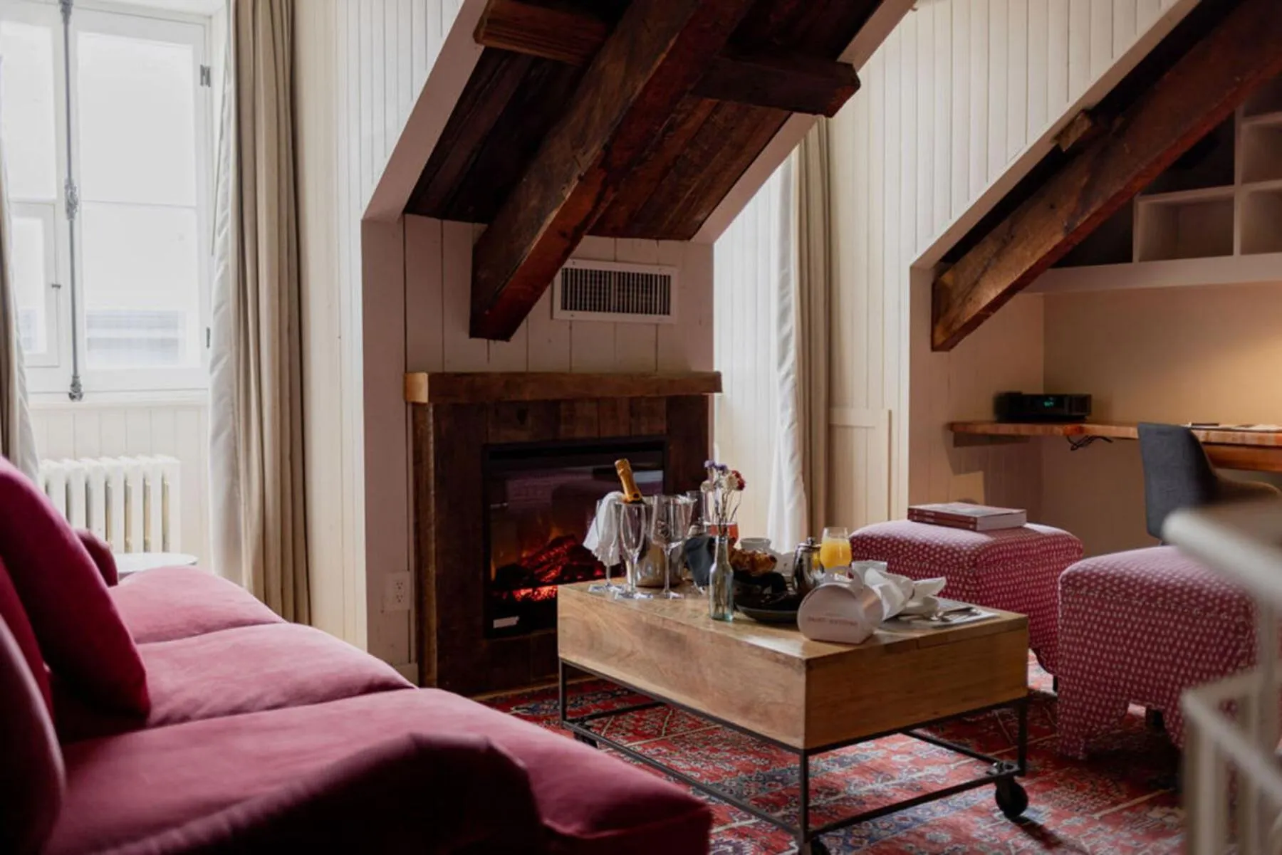 One-Bedroom King Suite in Auberge Saint-Antoine