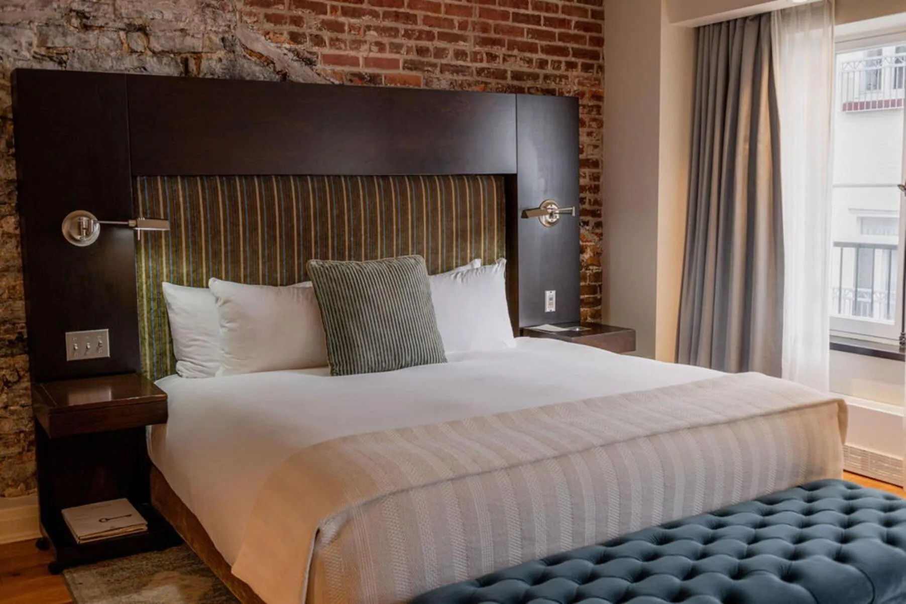 Luxury King Room in Auberge Saint-Antoine