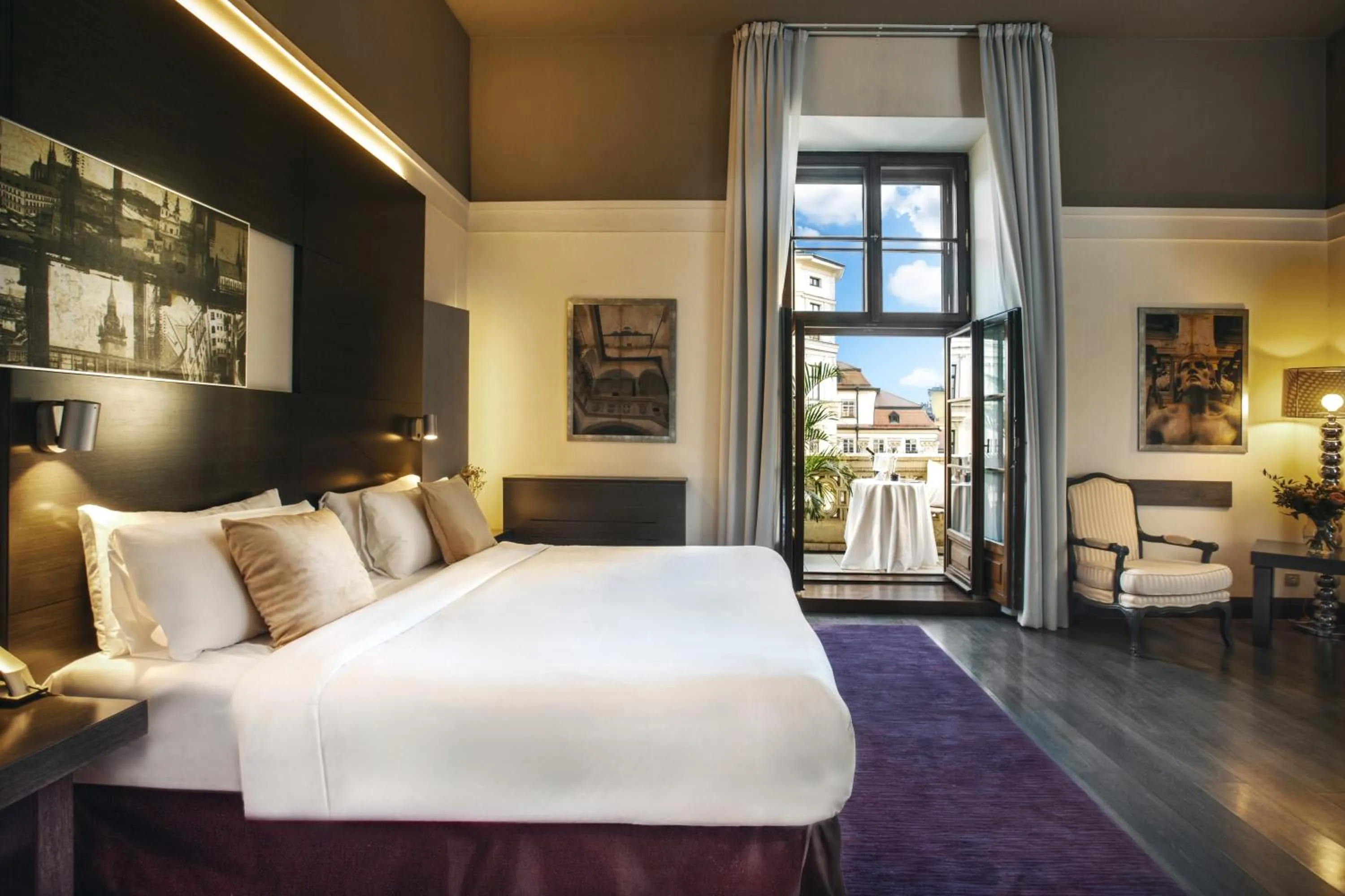 Deluxe King City View in Grand Palace Brno - Czech Leading Hotels