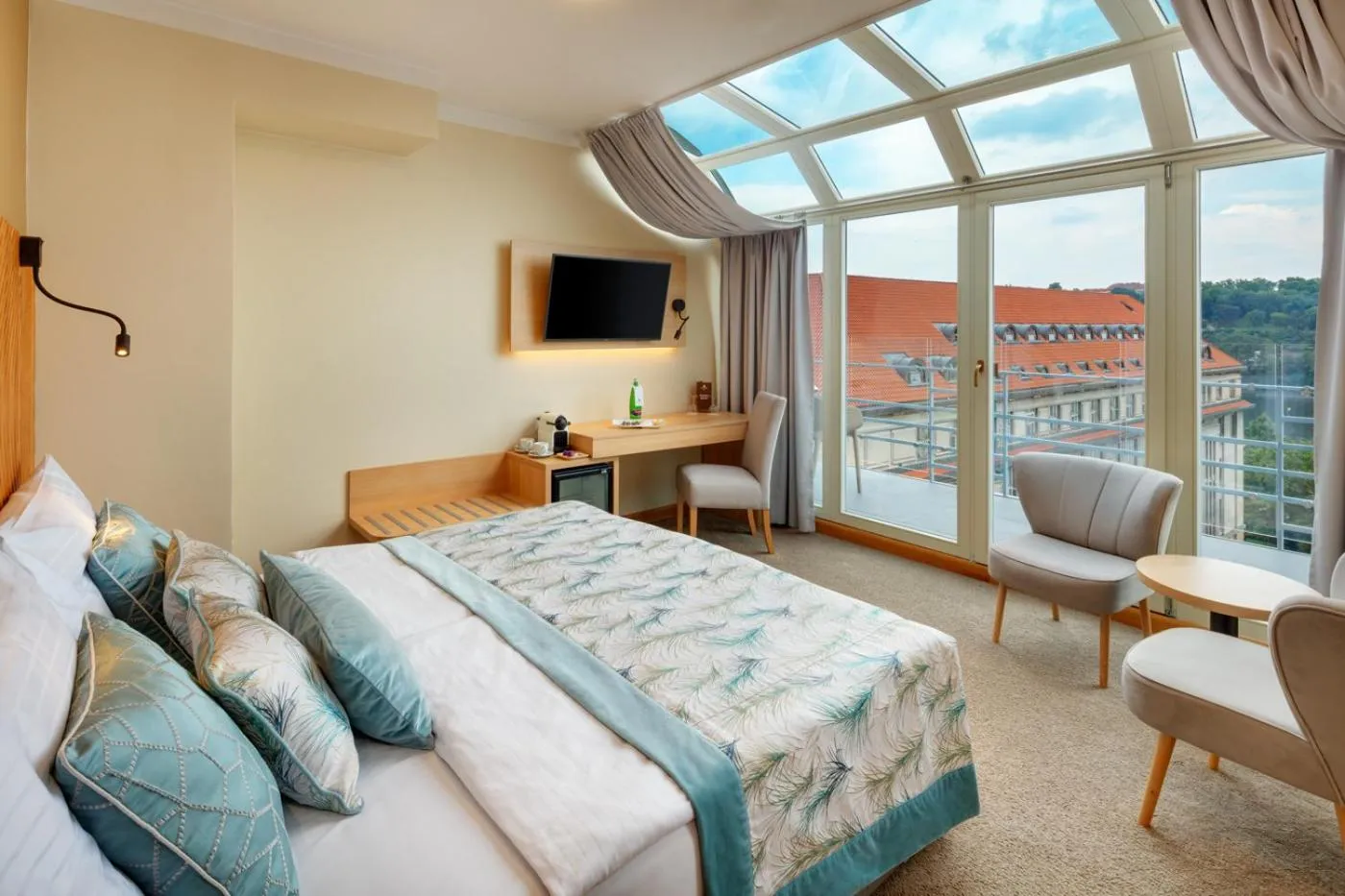 Superior Double Room with River View in Hotel Clement