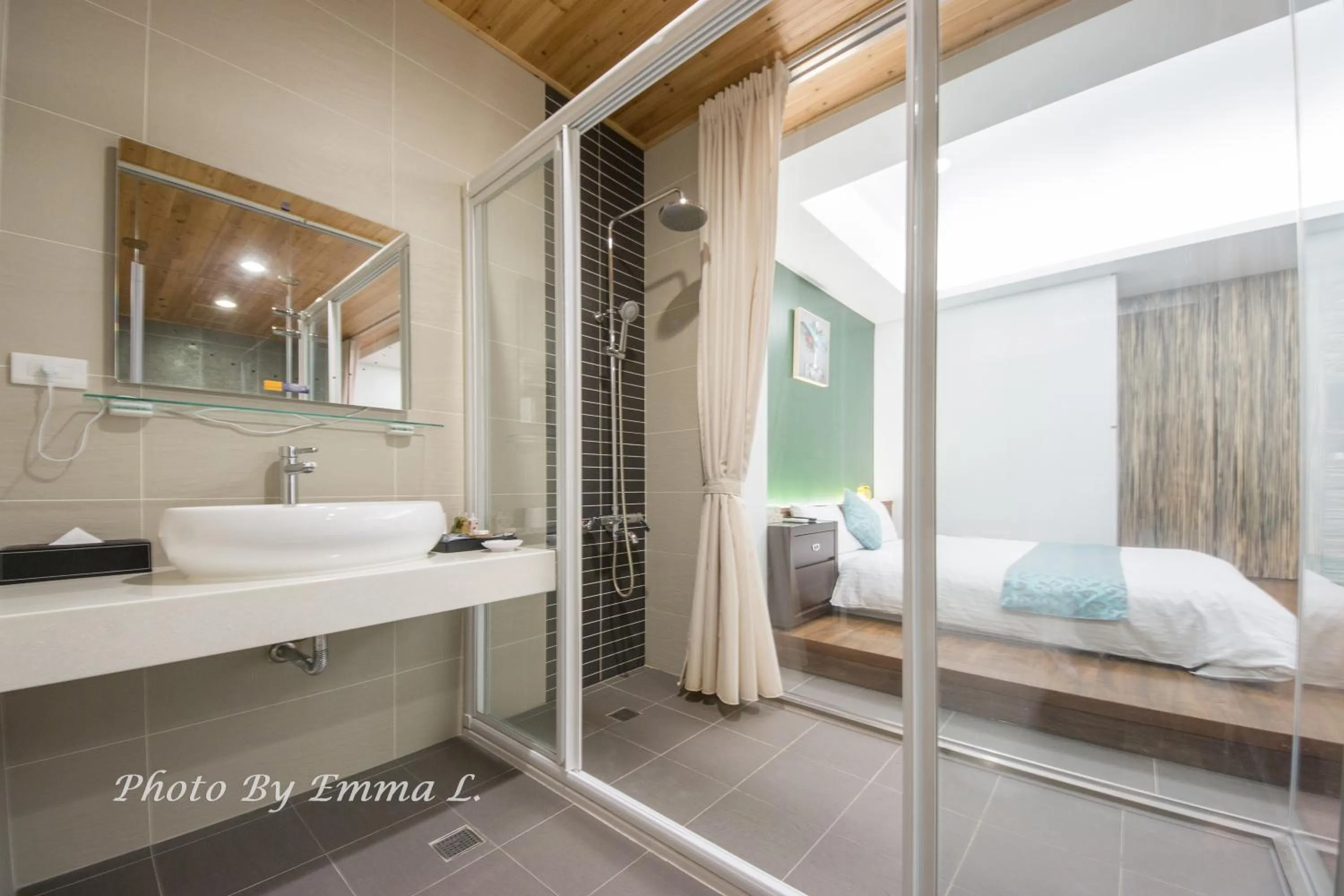 Large Double Room in Colorful Fish Cottage