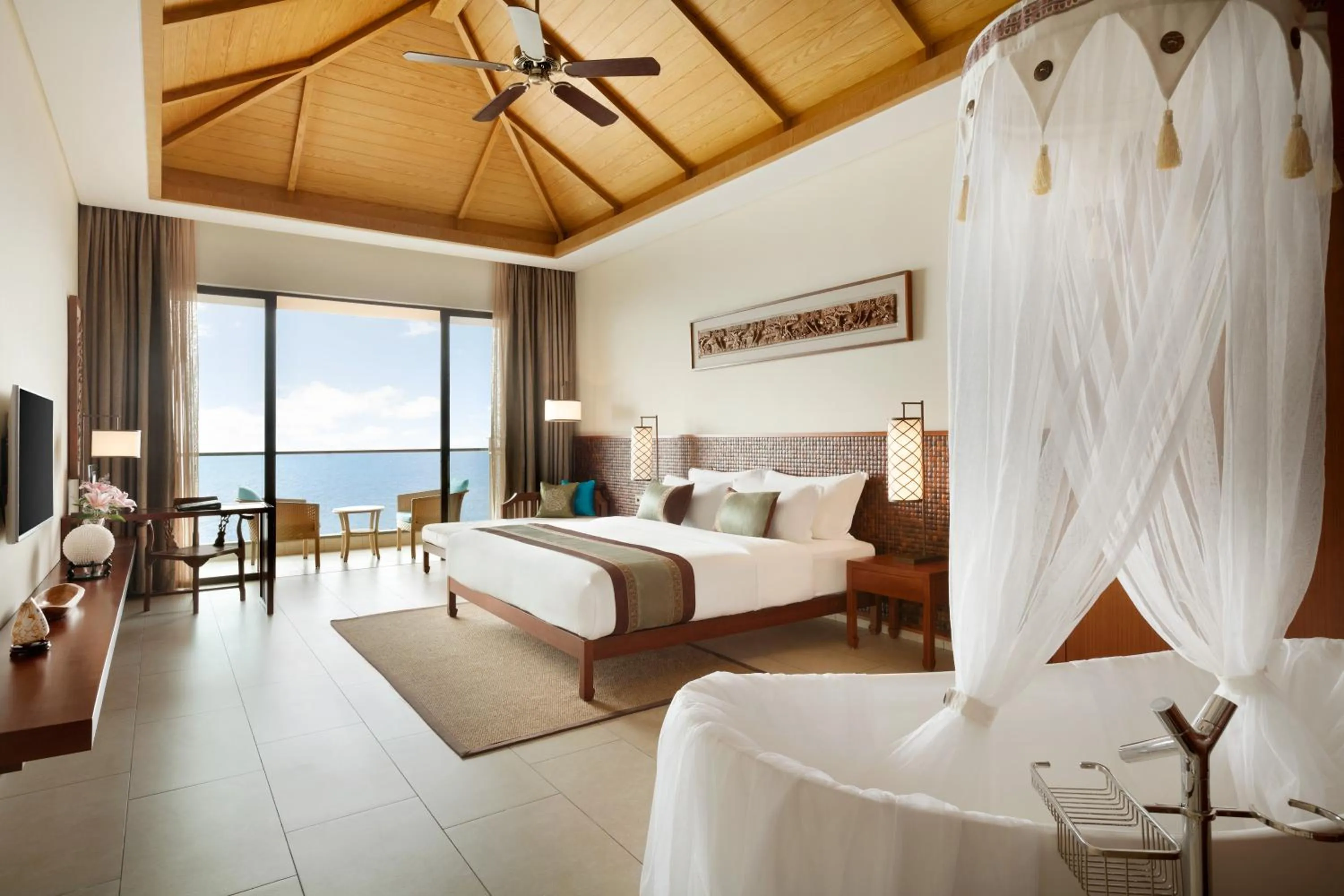 1 King Bed, Premium Room, Sea View, Smoking in Wyndham Maoming