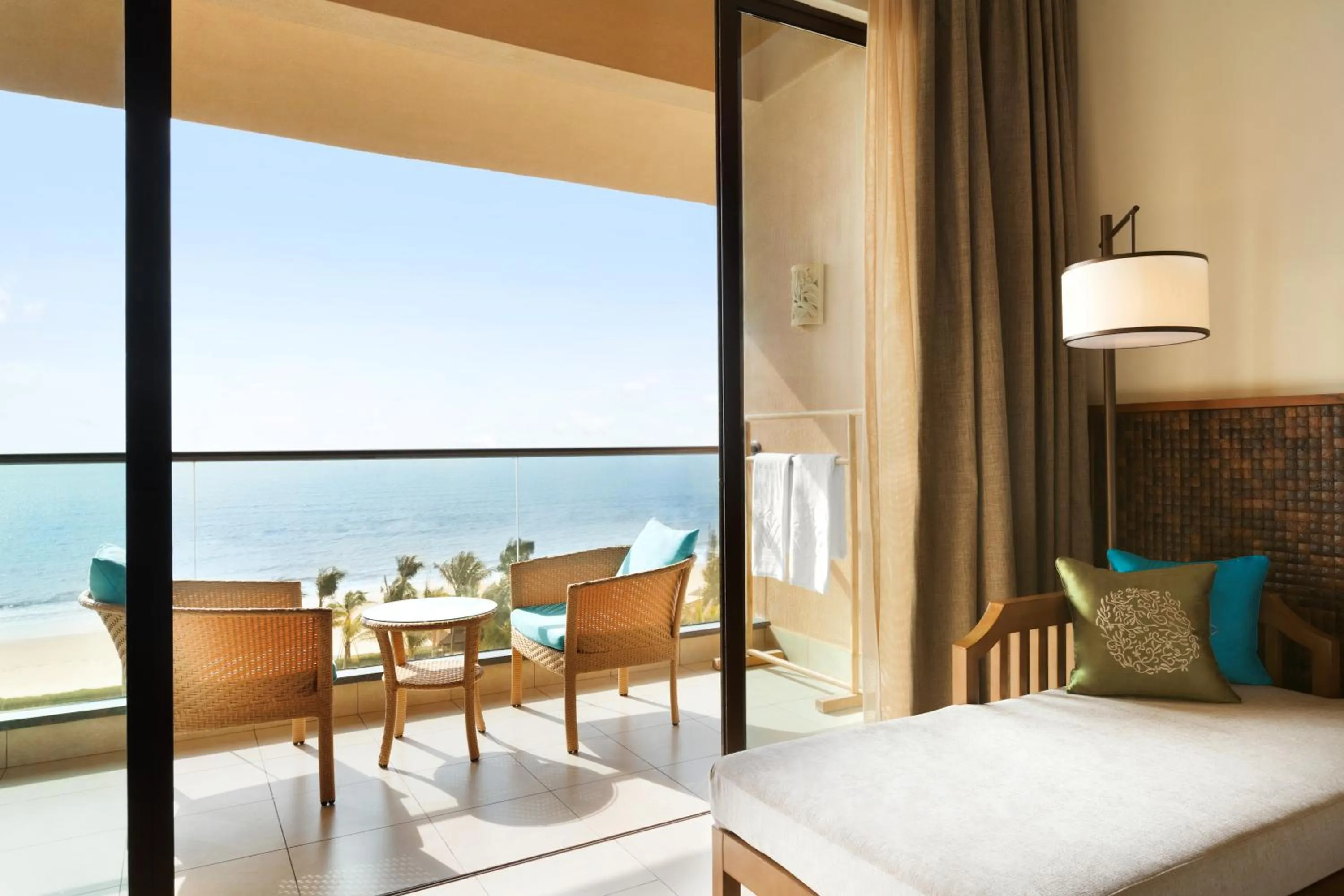 1 King Bed, Pool View in Wyndham Maoming