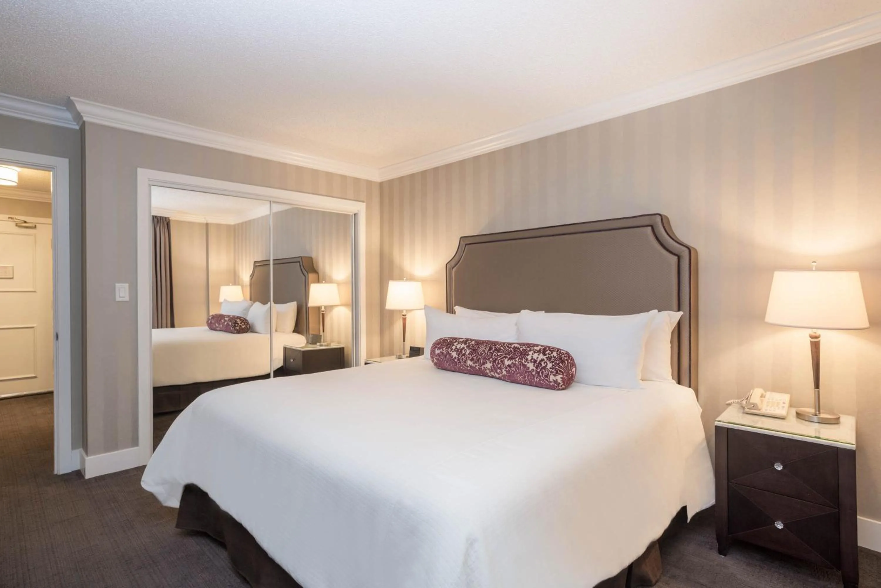 One Bedroom Deluxe Suite, 1 King Bed, Sofa Bed in La Grande Residence at the Sutton Place Hotel