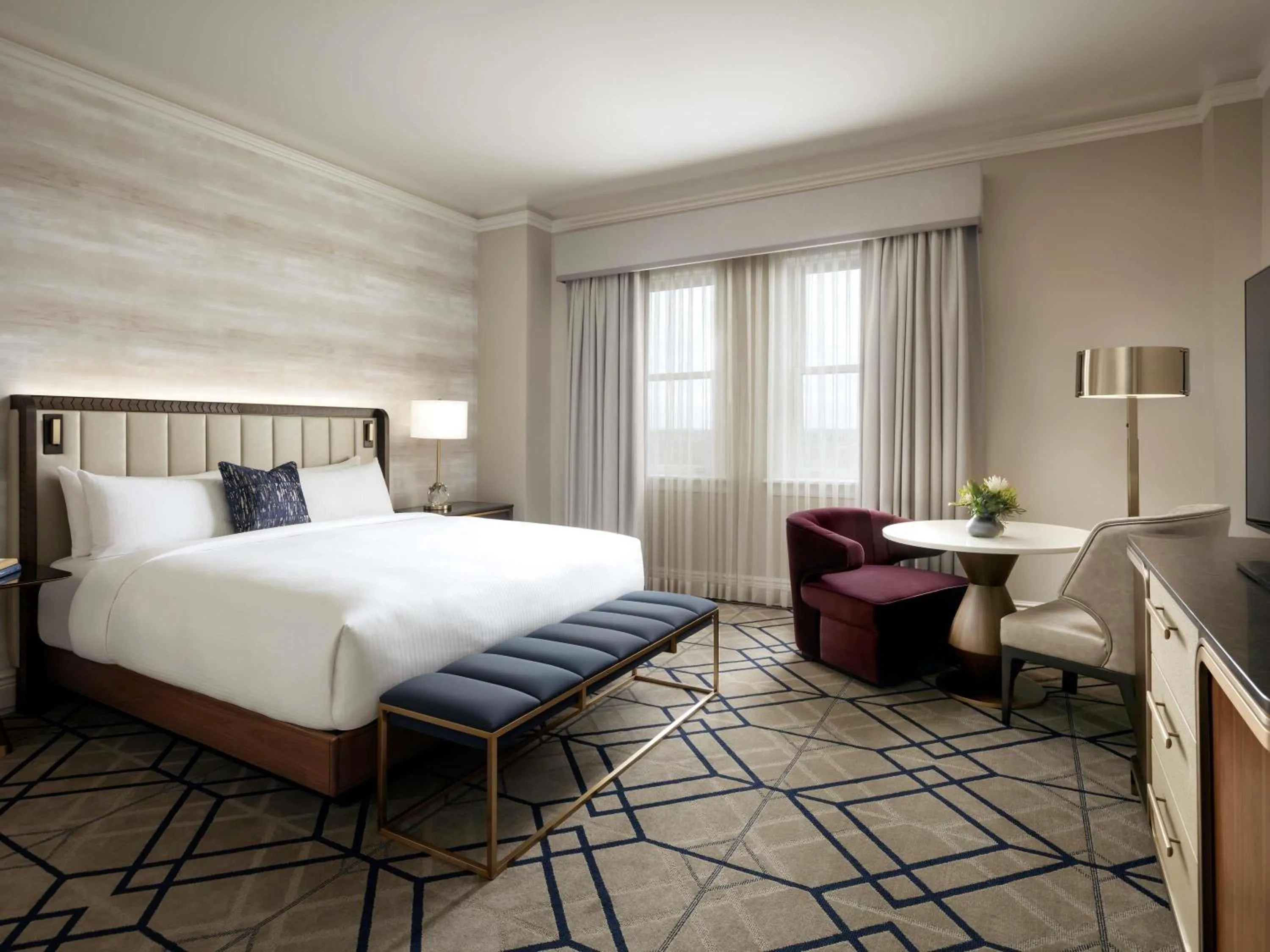 Fairmont King Room with River View in Fairmont Hotel Macdonald