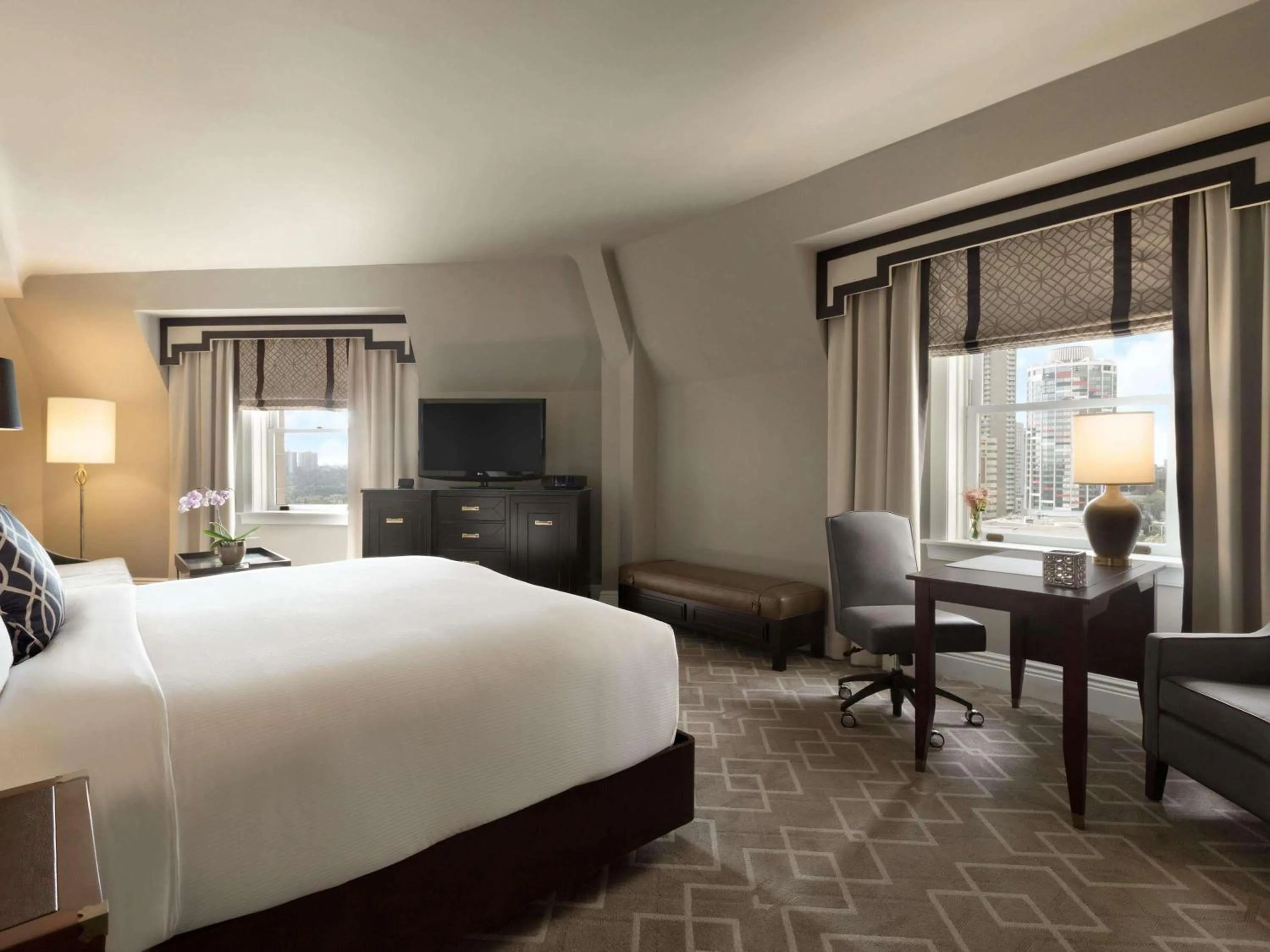 Fairmont Gold King Room in Fairmont Hotel Macdonald