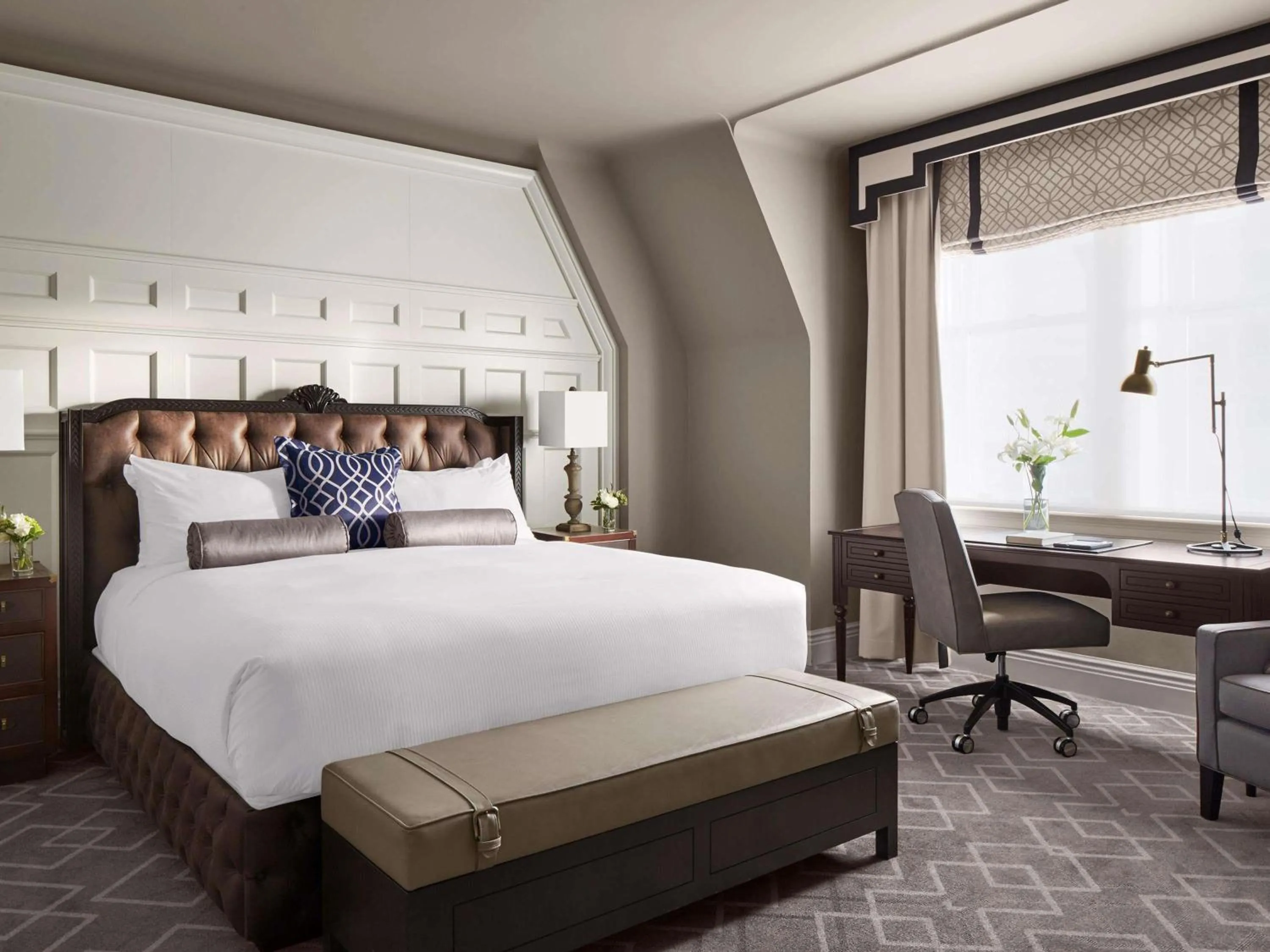 Fairmont Gold King with River View in Fairmont Hotel Macdonald