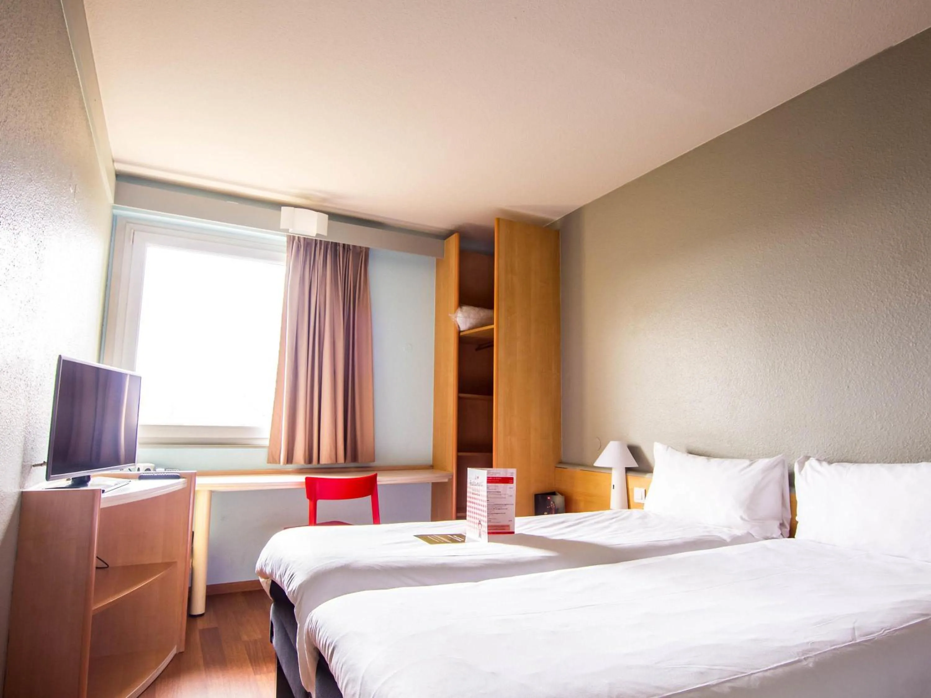 Standard Twin Room in ibis Colmar Est - Hotel Restaurant en Alsace