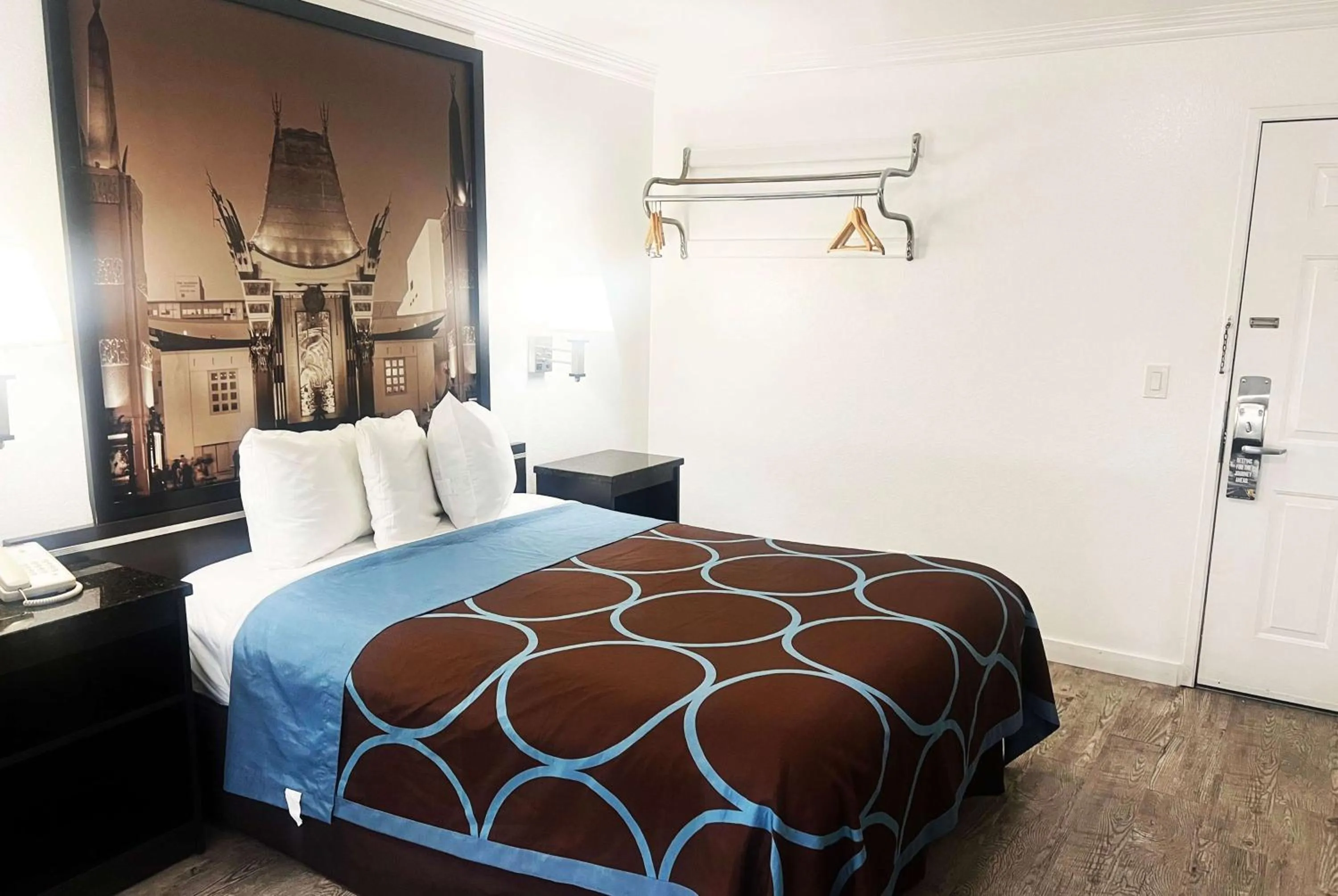 King Room - Disability Access - Non-Smoking in Super 8 by Wyndham Hollywood/LA Area