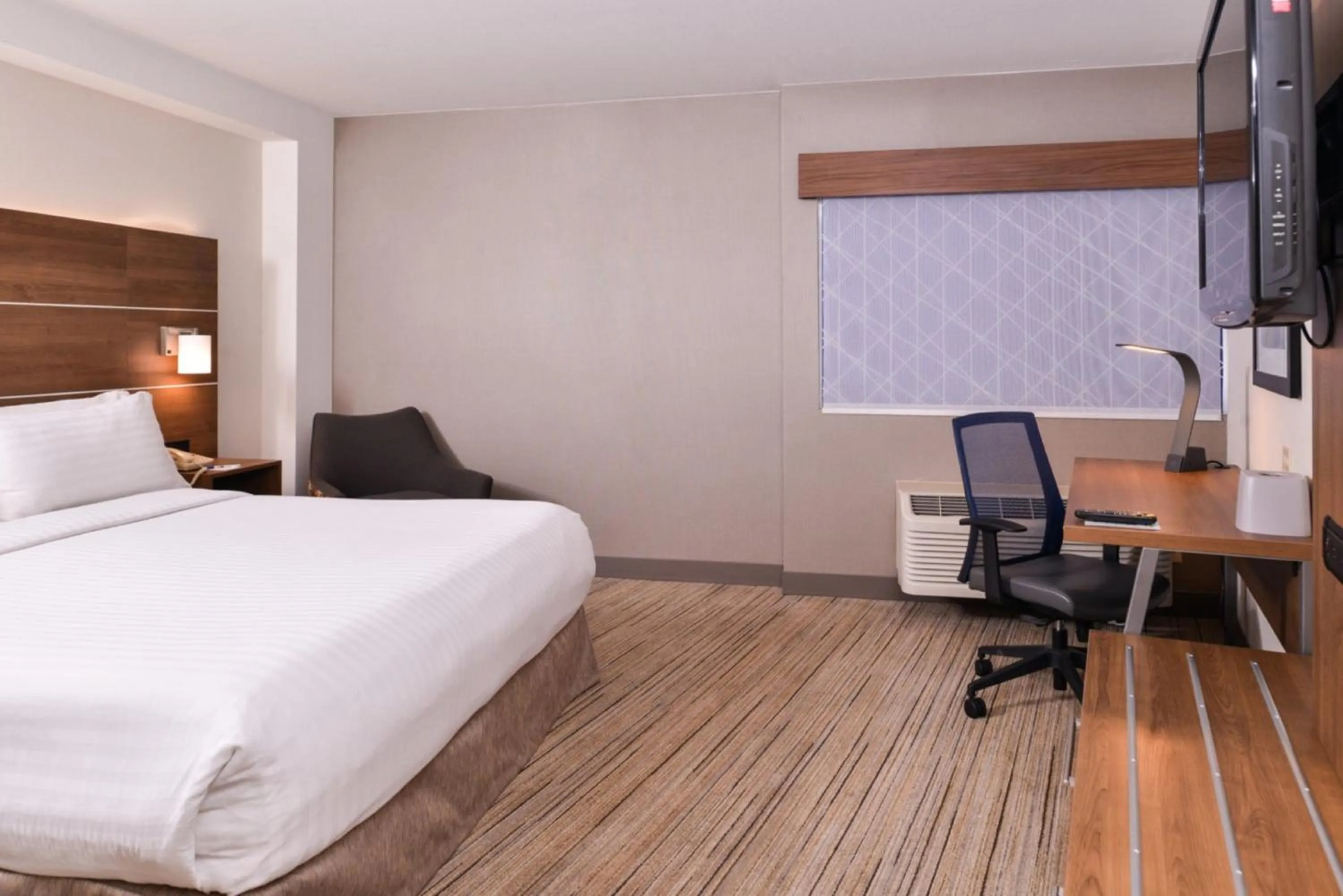 King Room - Mobility Access/Hearing Accessible in Holiday Inn Express Walnut Creek by IHG