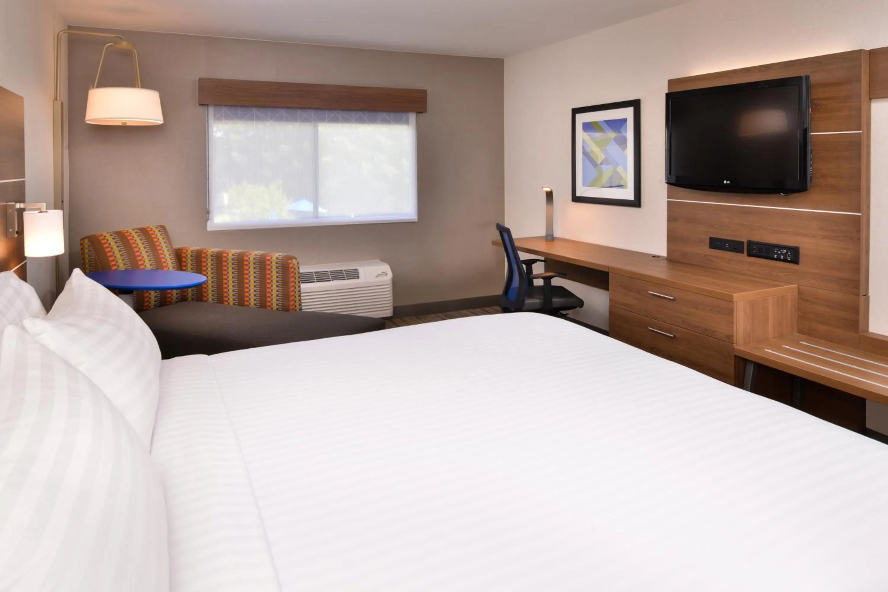 Courtyard King Room - Non-Smoking in Holiday Inn Express Walnut Creek by IHG