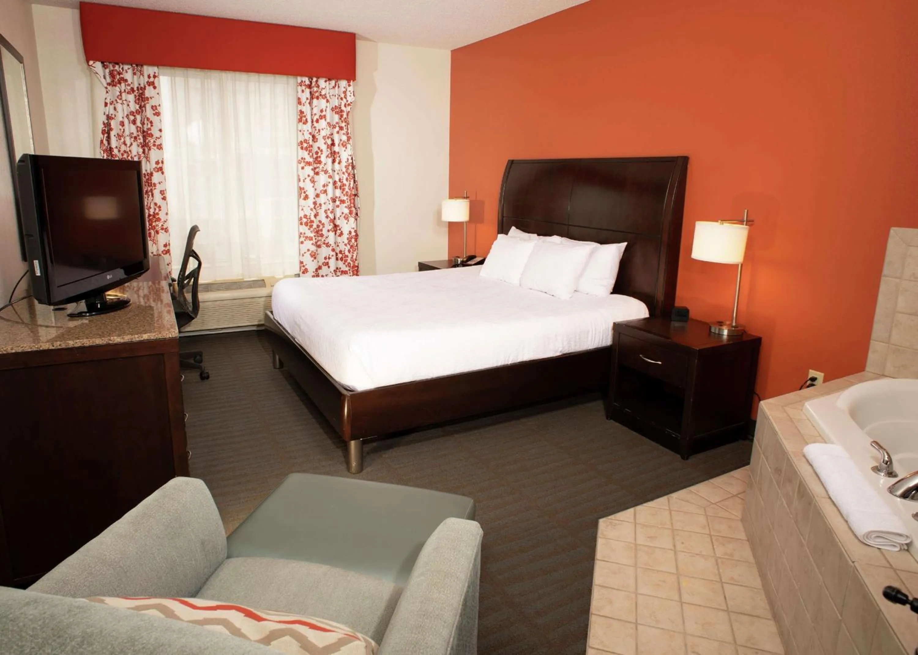 King Room with Whirlpool in Hilton Garden Inn Springfield, IL