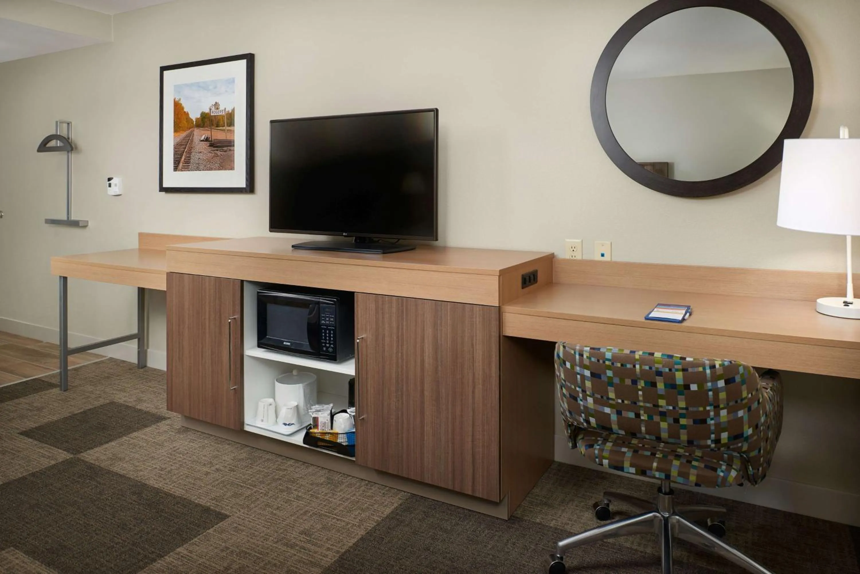 King Room with King Bed - Non-Smoking in Hampton Inn & Suites Rogers