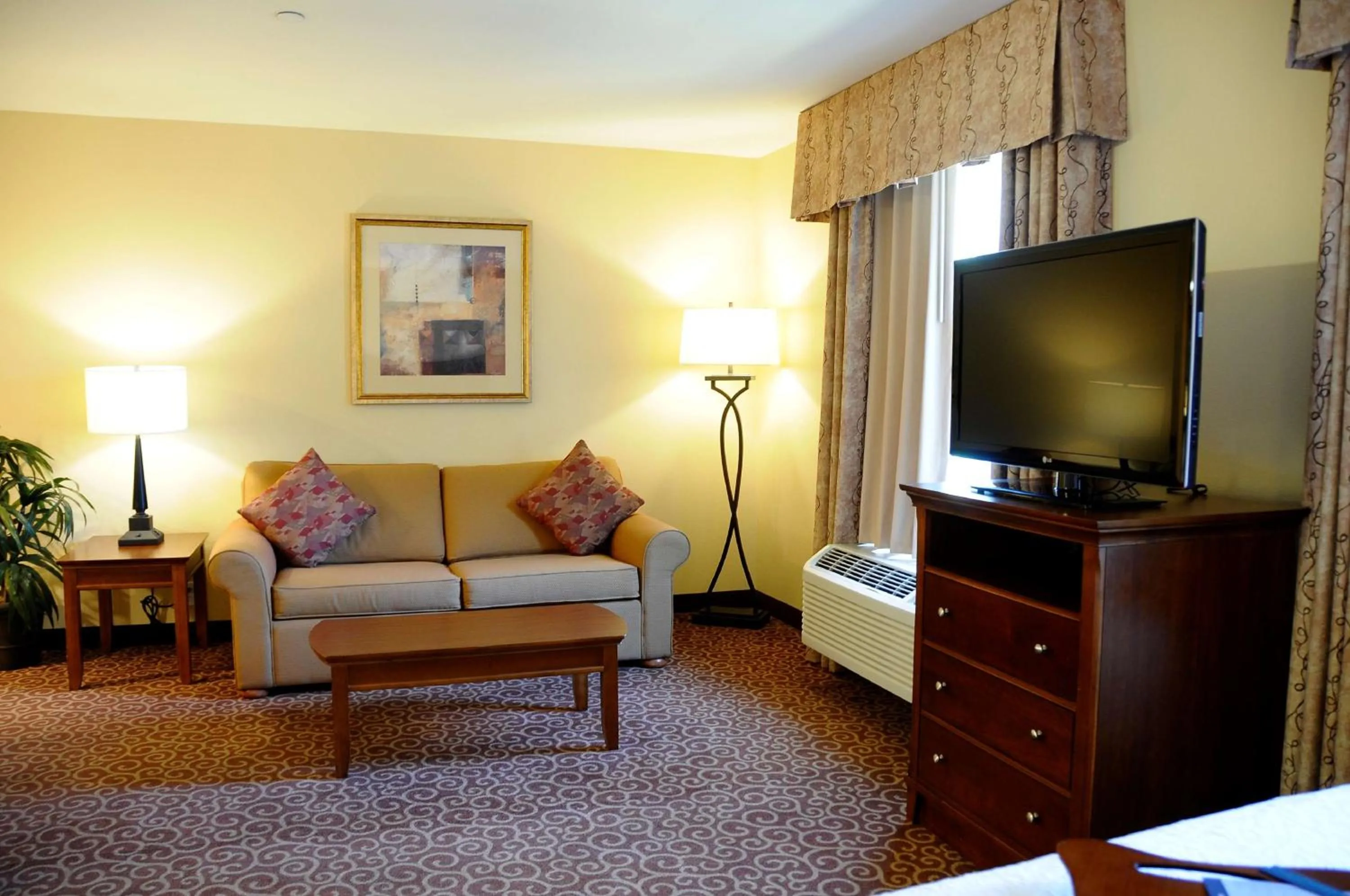 Queen Studio Suite with Two Queen Beds and Sofa Bed - Non-Smoking in Hampton Inn & Suites Red Bluff