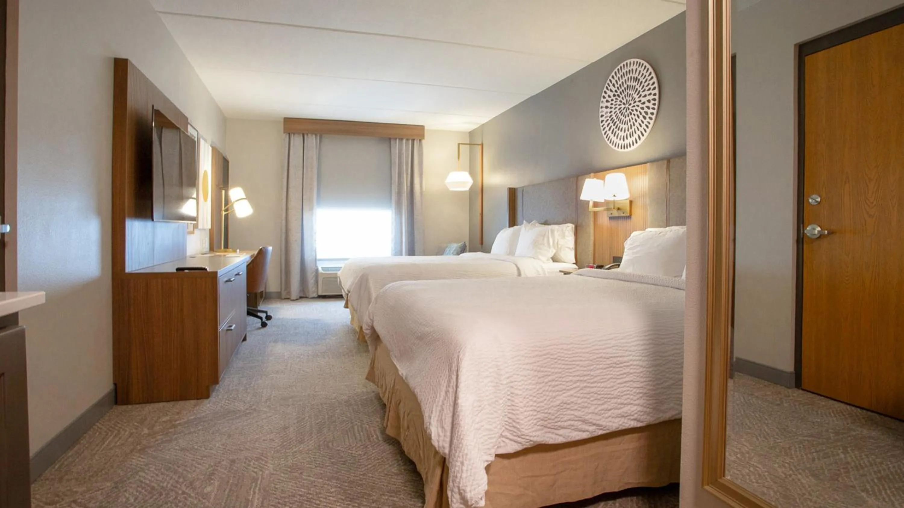 Queen Room with Two Queen Beds in Holiday Inn Midland by IHG