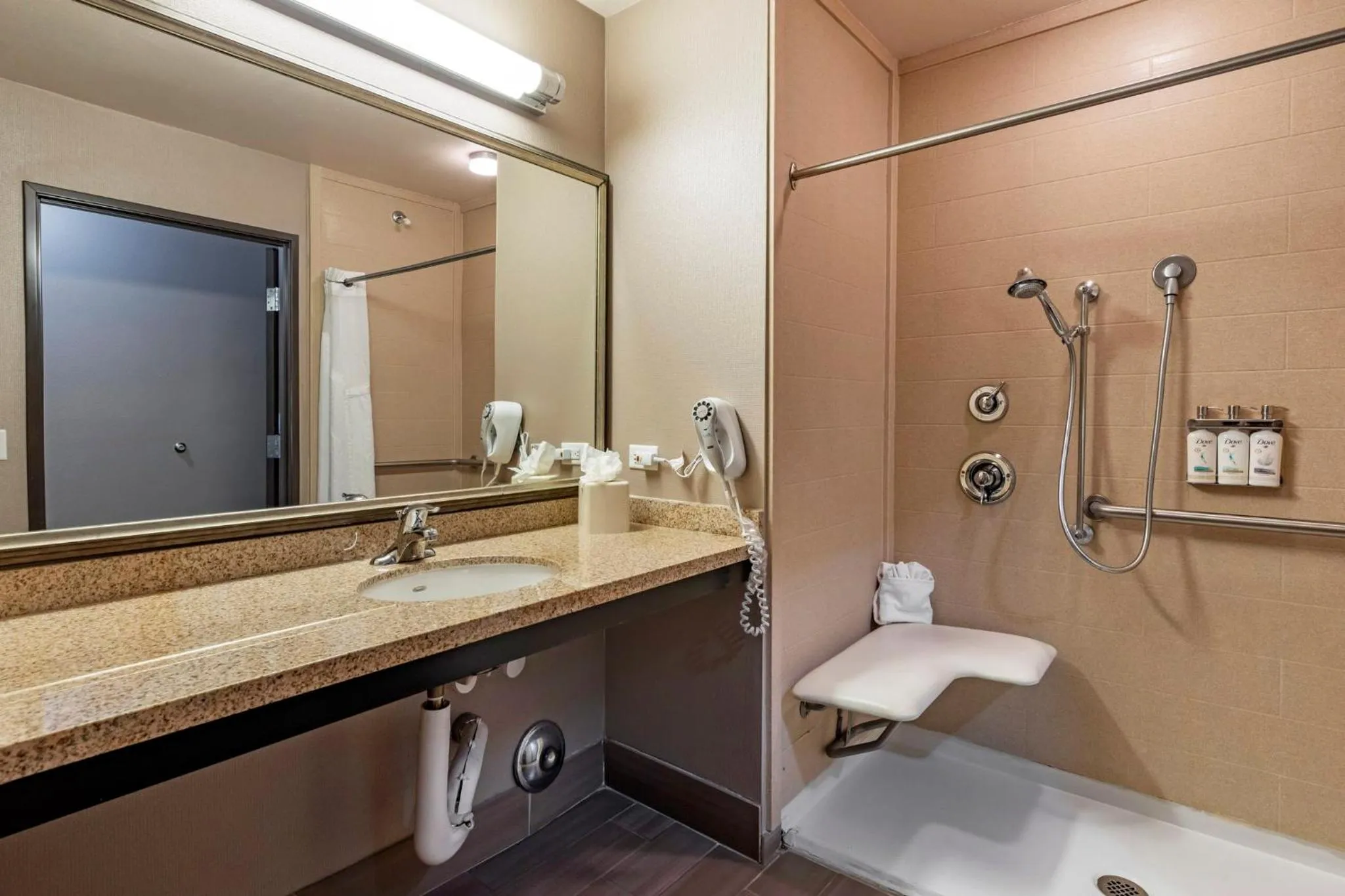 Standard Queen Room with Two Queen Beds and Transfer Shower - Mobility Access in Holiday Inn Express & Suites Indio - Coachella Valley by IHG