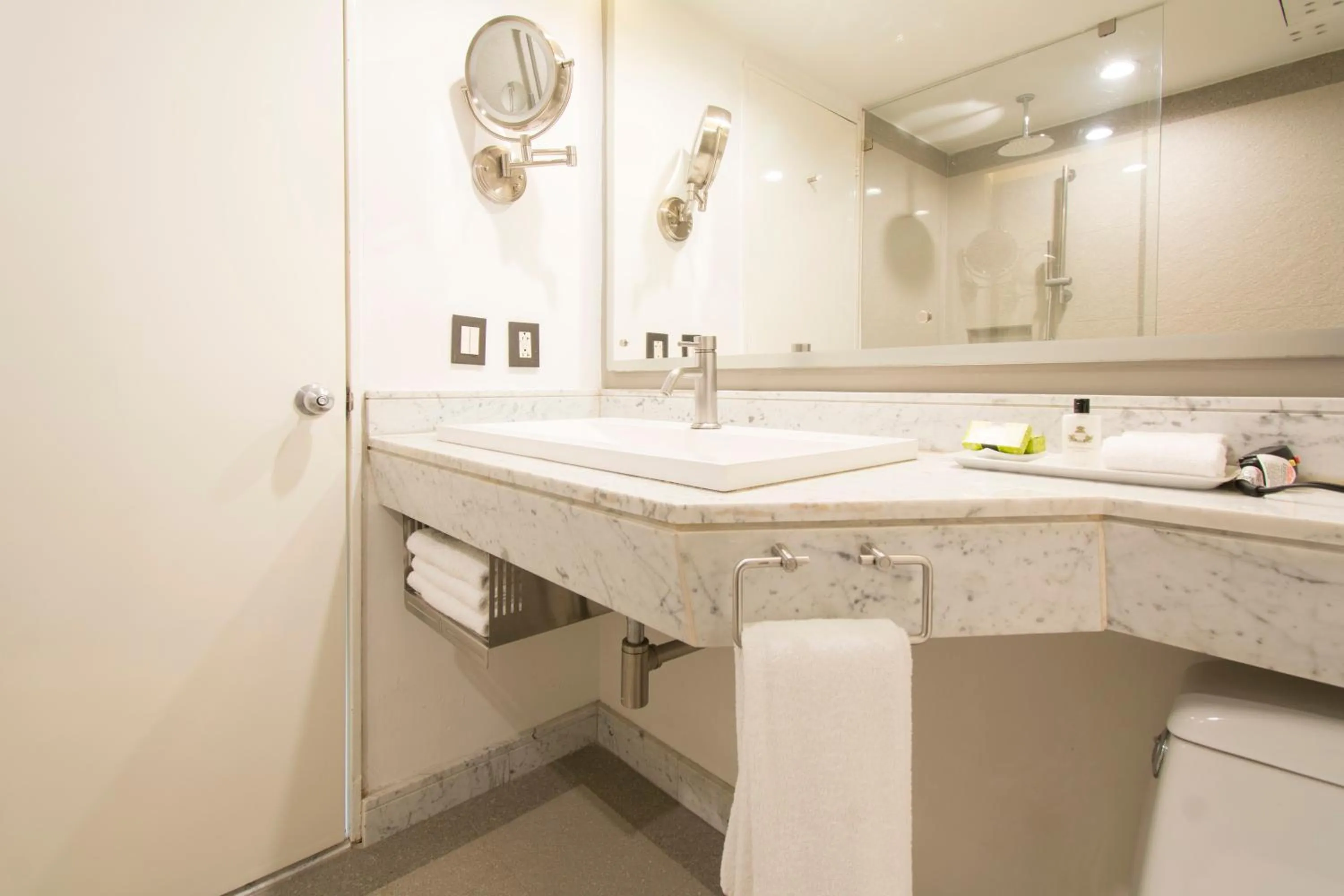 Double Room with Two Double Beds and Wheelchair Access - Non-Smoking in Presidente InterContinental Guadalajara by IHG