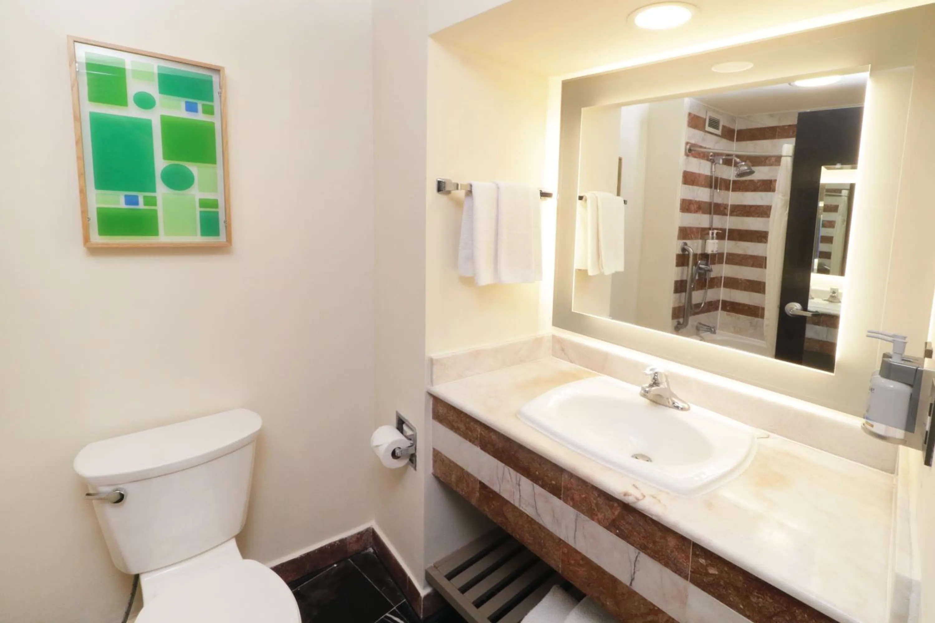 Standard King Room in Holiday Inn Monterrey-Parque Fundidora by IHG