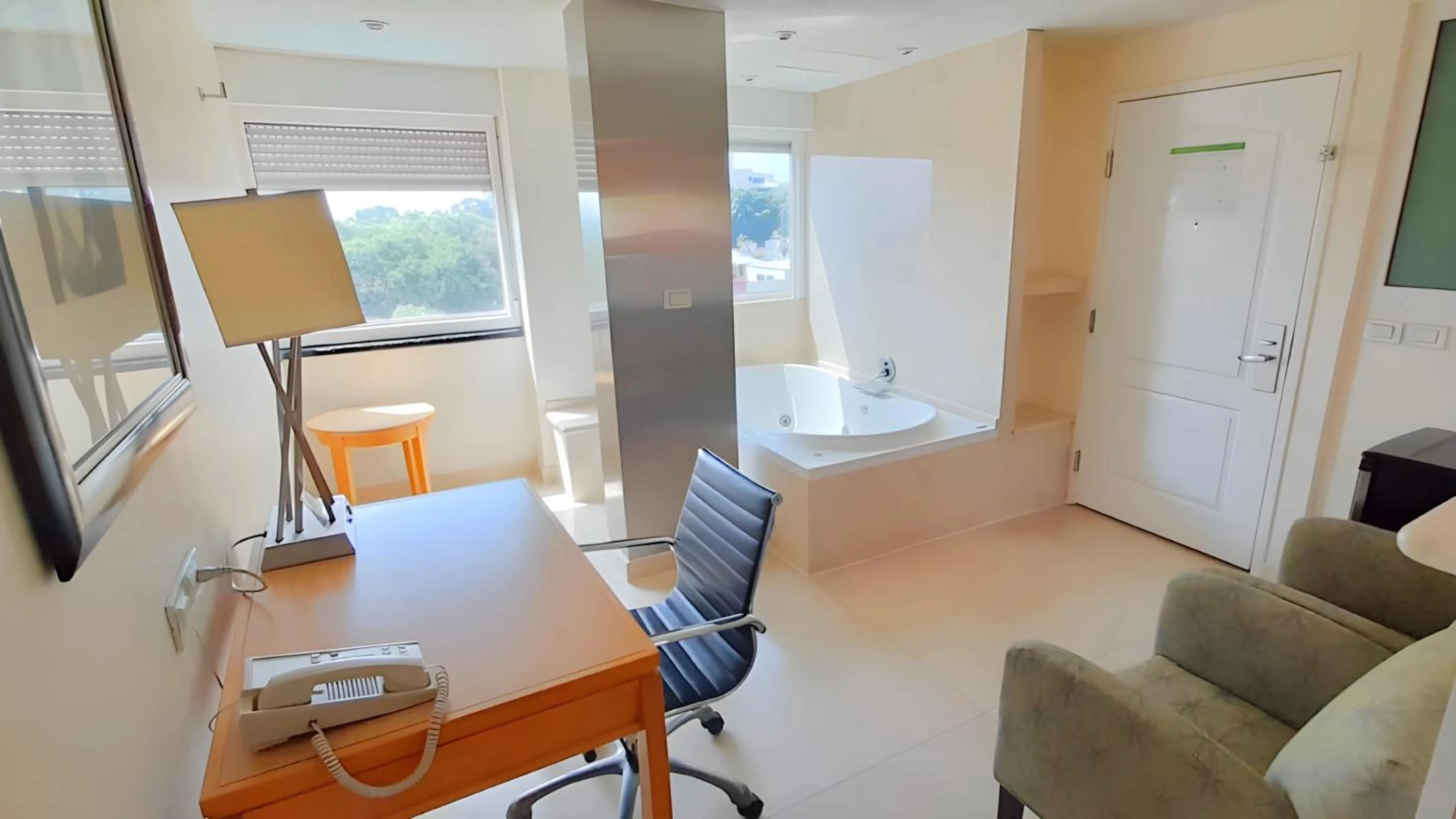 One-Bedroom King Suite in Holiday Inn Cuernavaca by IHG