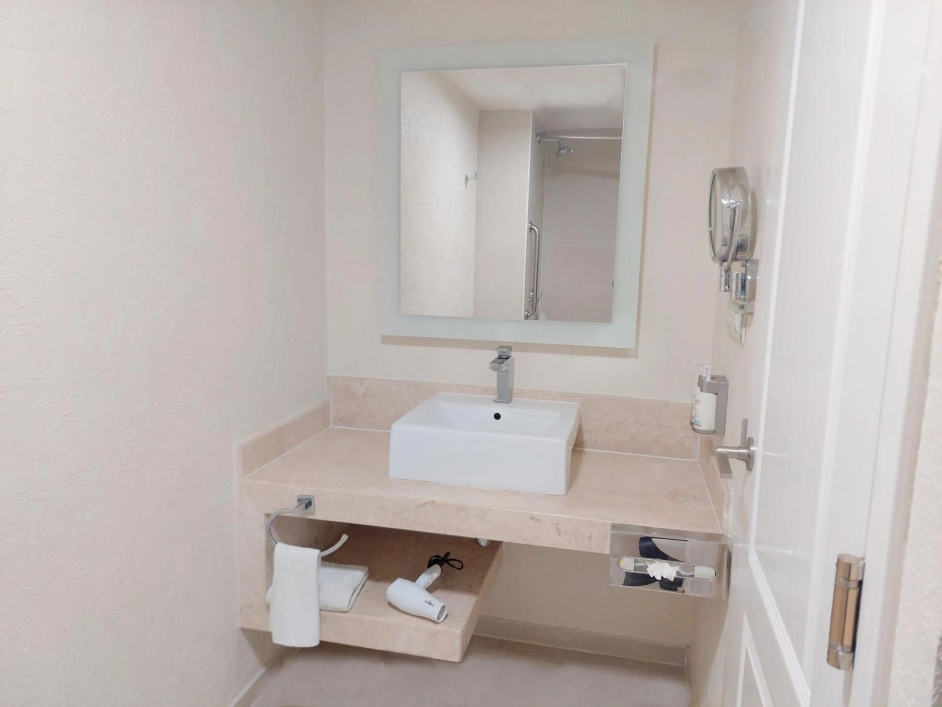 Premium Double Room with Two Double Beds in Holiday Inn Cuernavaca by IHG