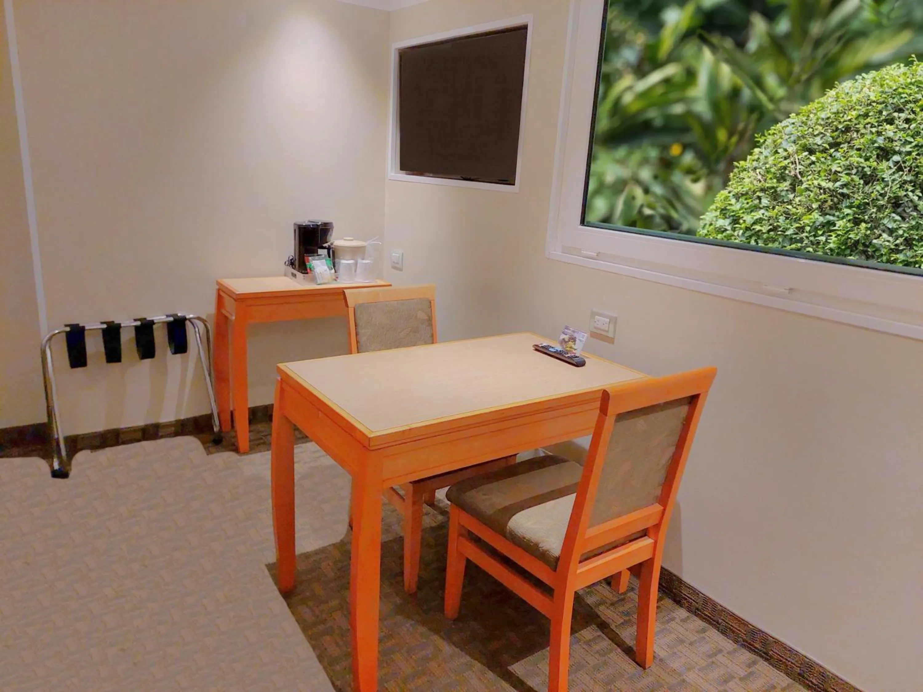 Standard King Room with Pool View in Holiday Inn Cuernavaca by IHG