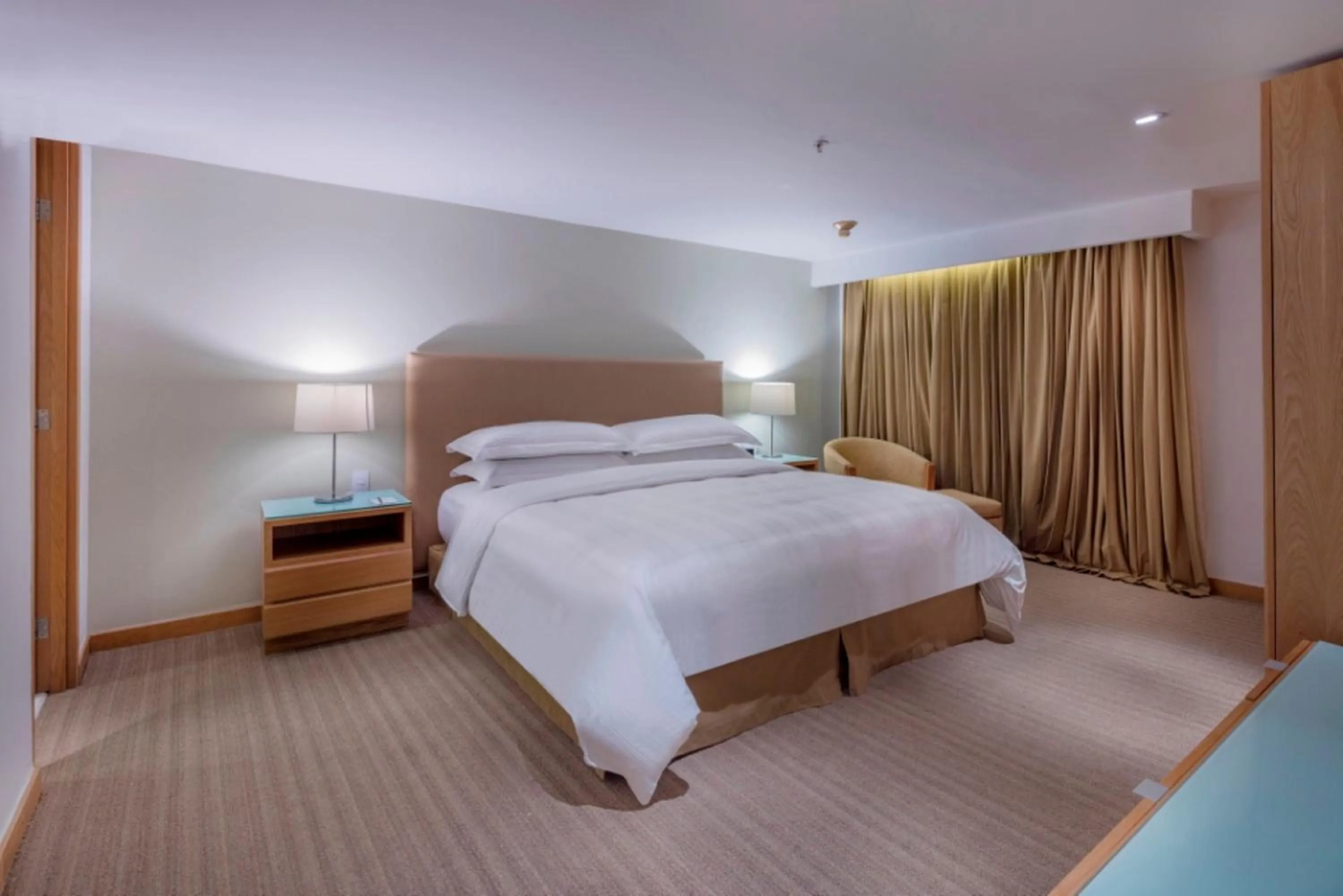 Classic King Room with Accessible Tub - Mobility Access in Presidente InterContinental Puebla by IHG