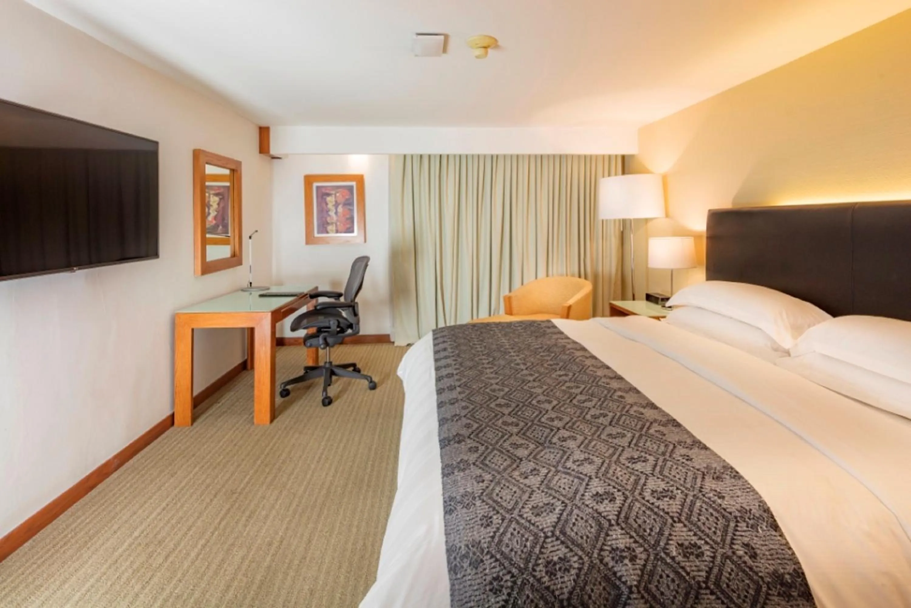 Classic King Room with Club Access in Presidente InterContinental Puebla by IHG