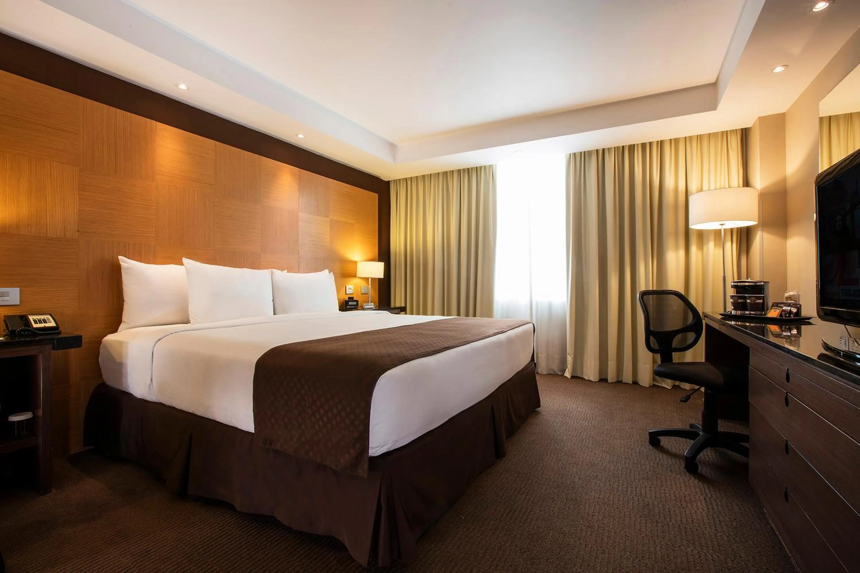 Standard King Room in Krystal Urban Aeropuerto Ciudad de Mexico