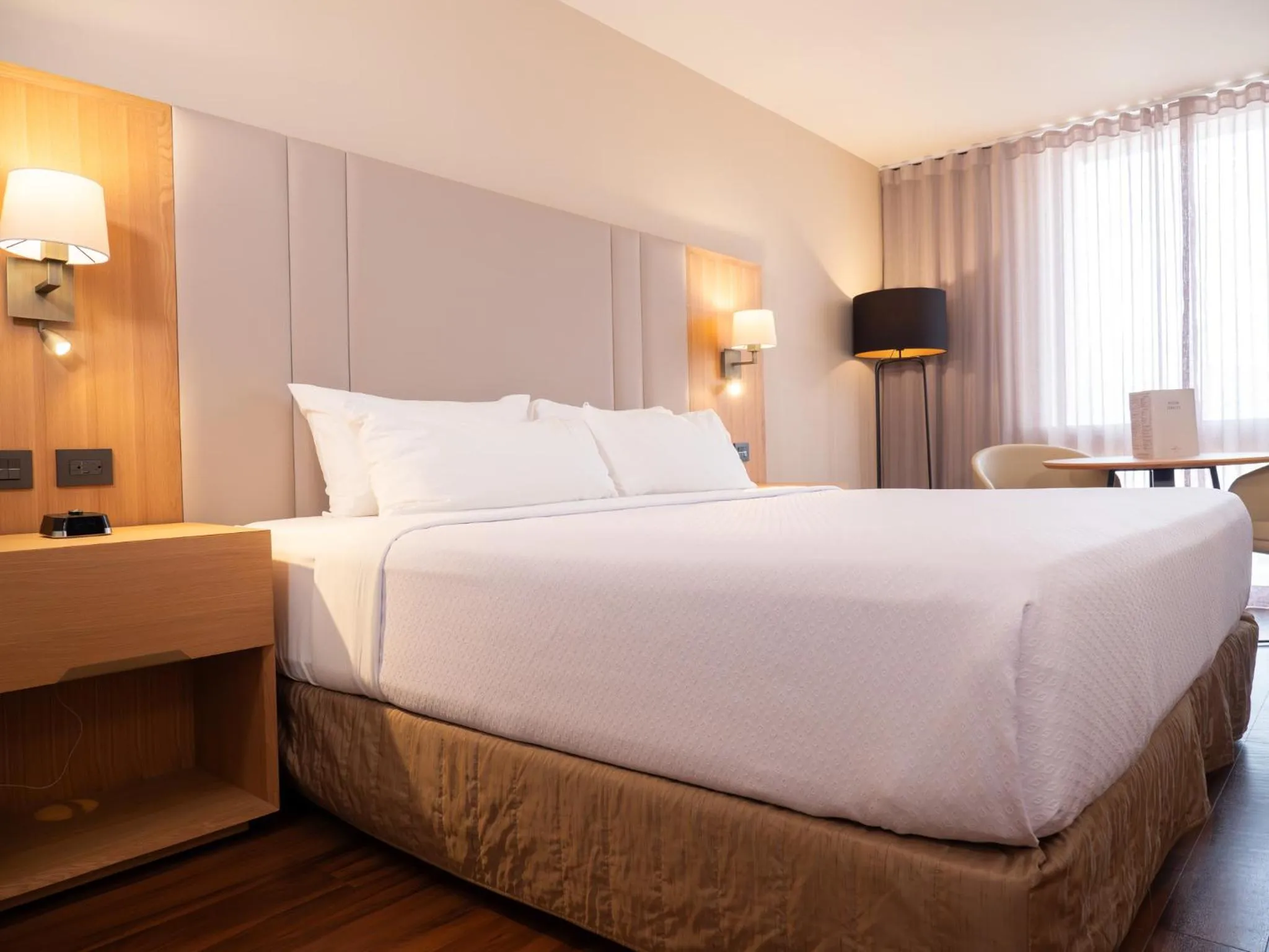 Standard King Room - Lounge Access in Crowne Plaza Hotel Monterrey by IHG
