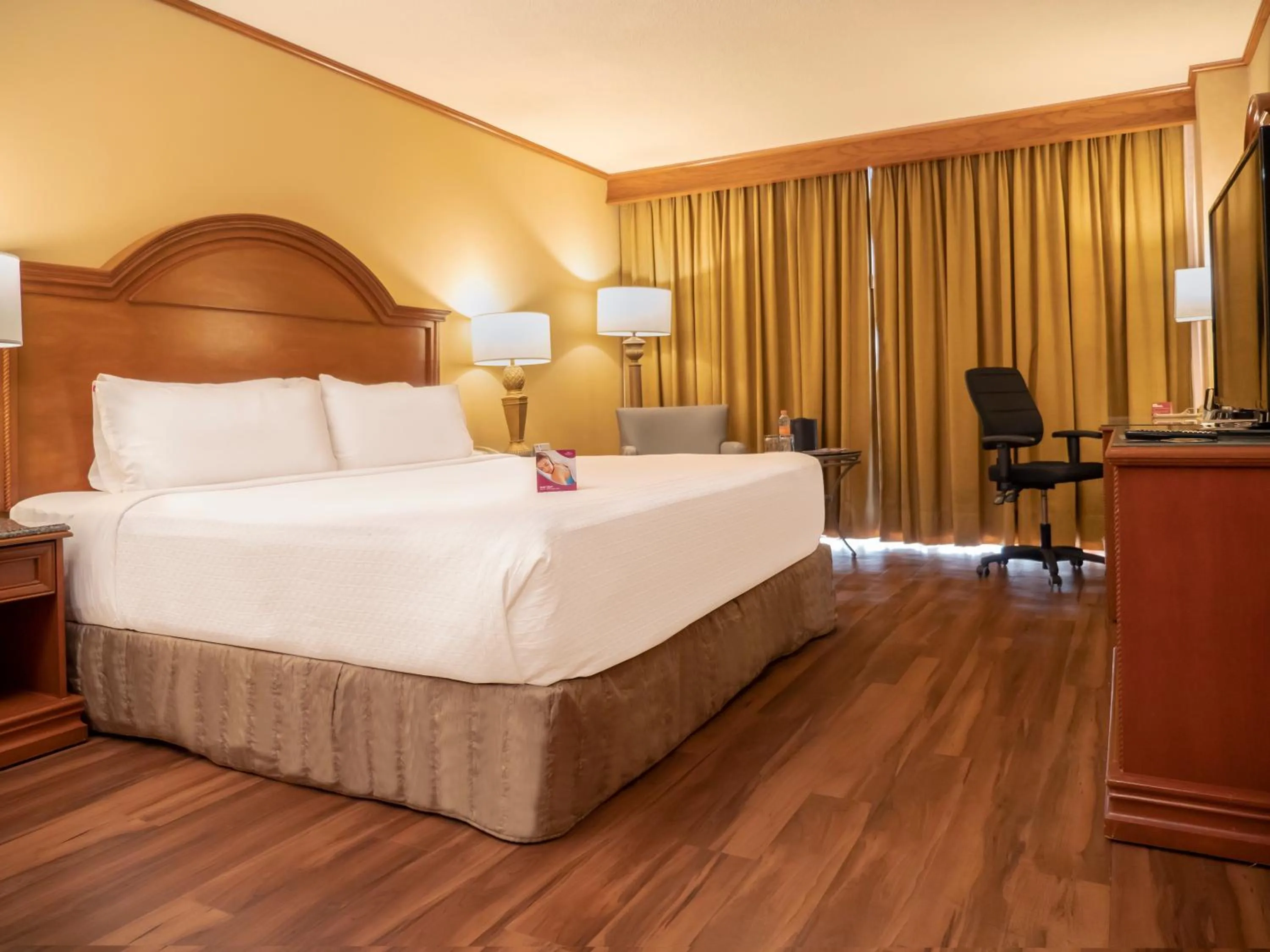 Standard King Room in Crowne Plaza Hotel Monterrey by IHG