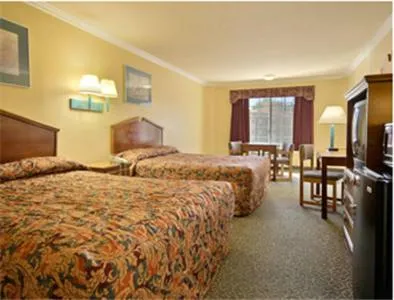 Queen Room with Two Queen Beds - Smoking in Super 8 by Wyndham Los Angeles Downtown