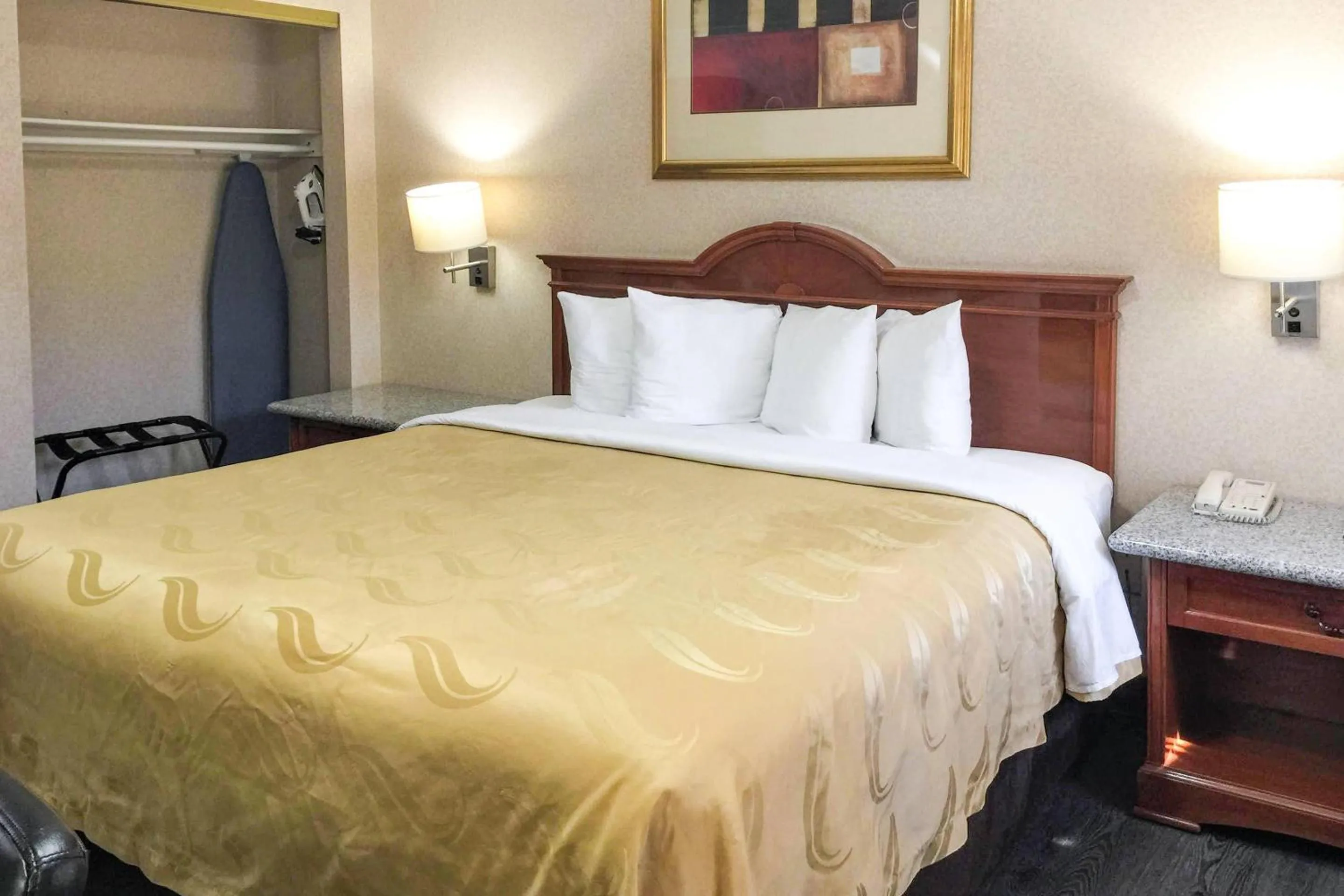 Deluxe Room, 1 King Bed, Kitchenette, Non Smoking in Quality Inn & Suites Oceanside Near Camp Pendleton