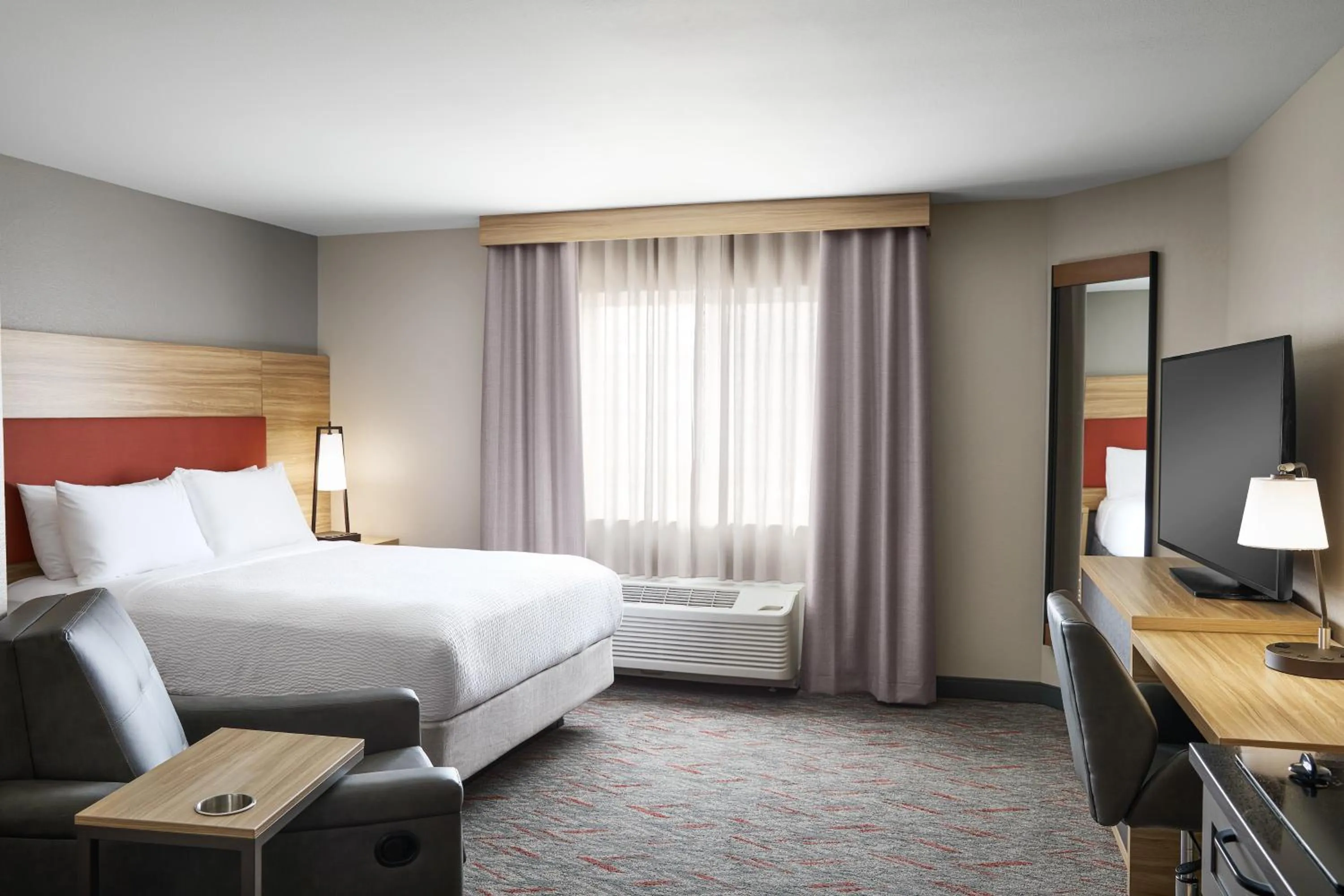 Studio Queen Suite in Candlewood Suites Milwaukee Airport - Oak Creek by IHG