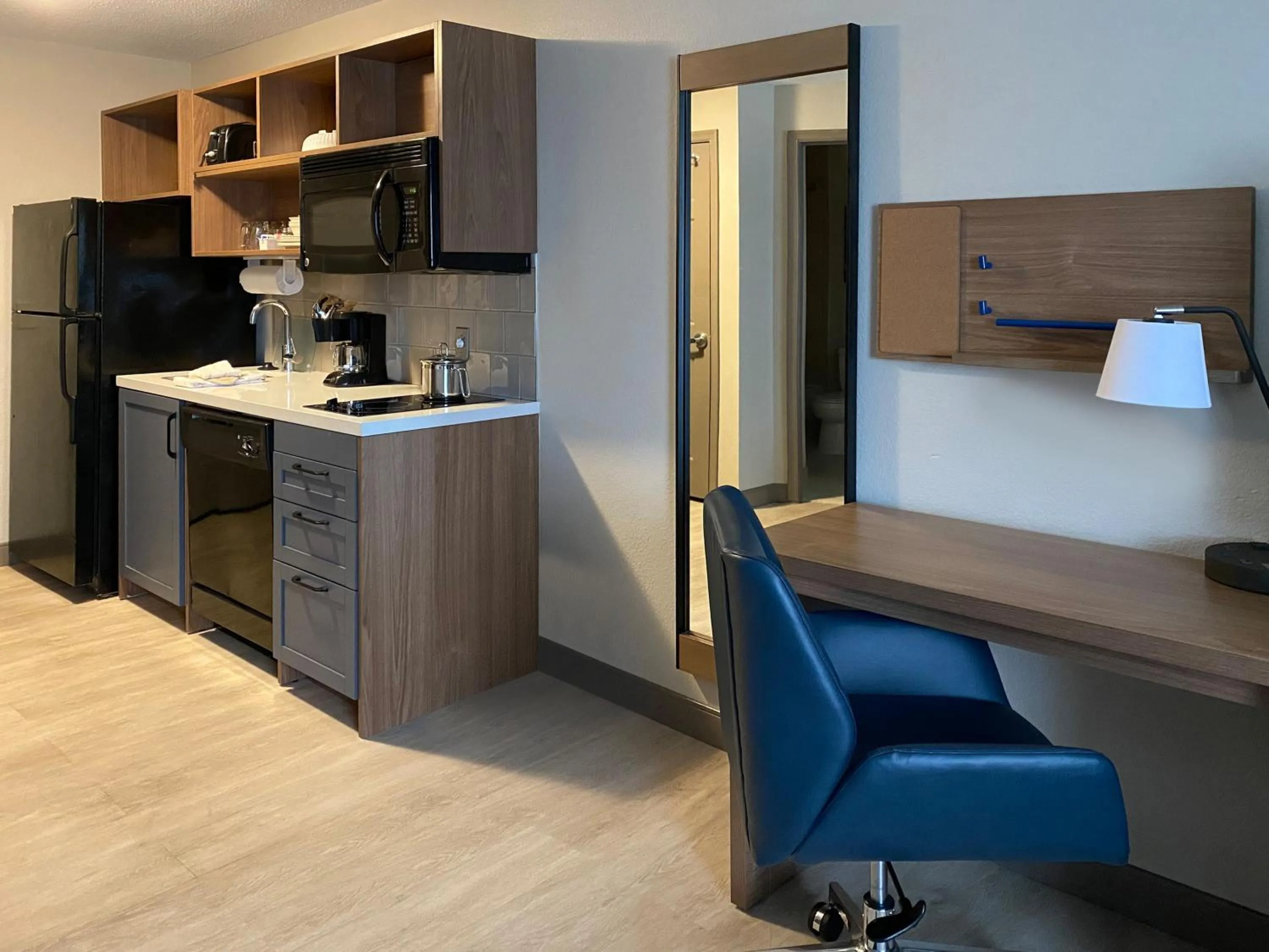 Queen Studio in Candlewood Suites Manassas by IHG