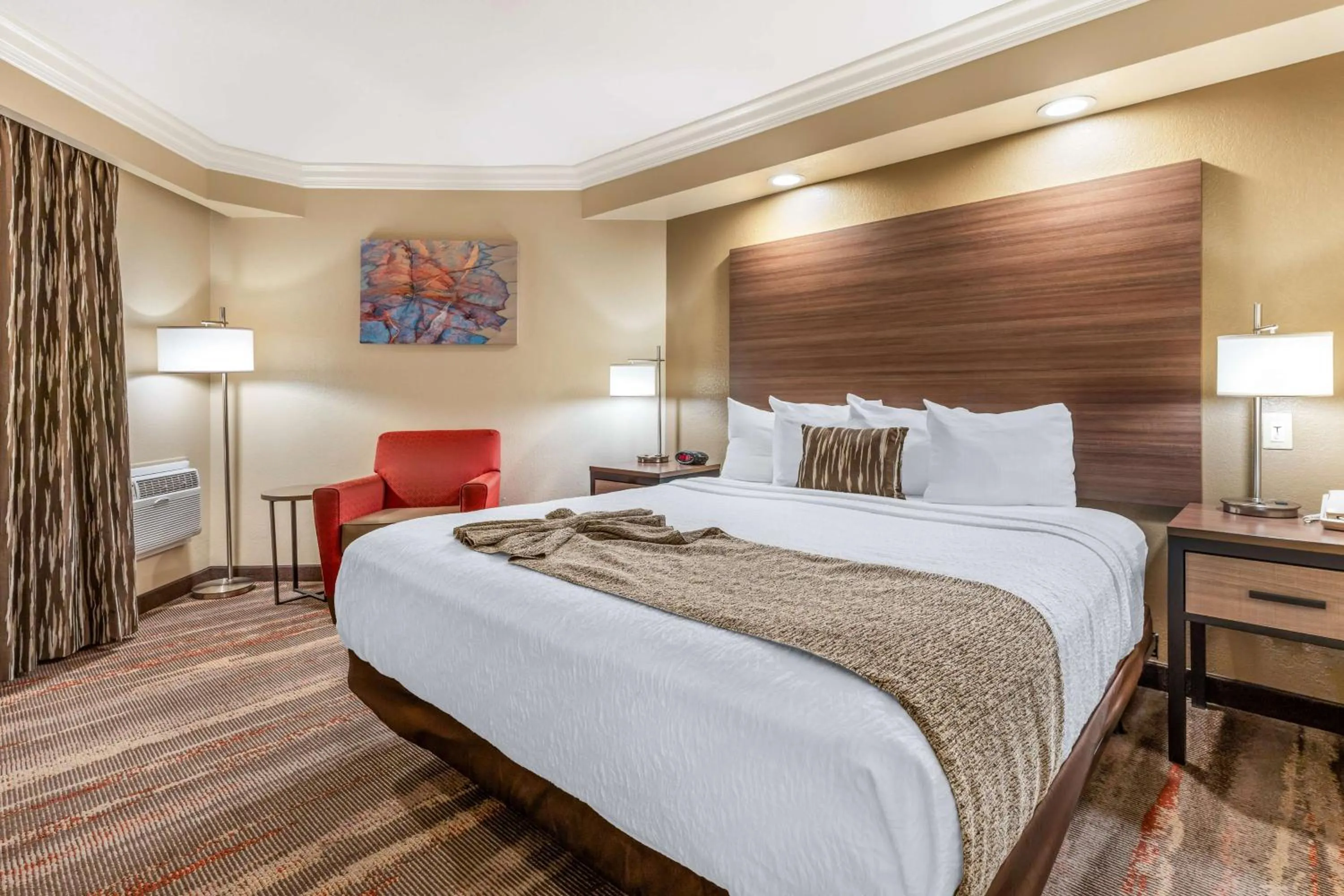 Deluxe King Room - Non-Smoking in Best Western Plus Wine Country Inn & Suites
