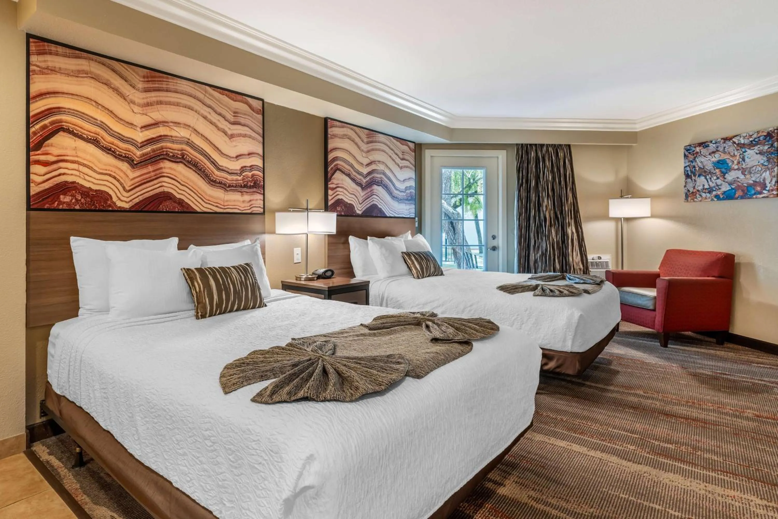 Queen Suite with Spa Bath - Non-Smoking in Best Western Plus Wine Country Inn & Suites