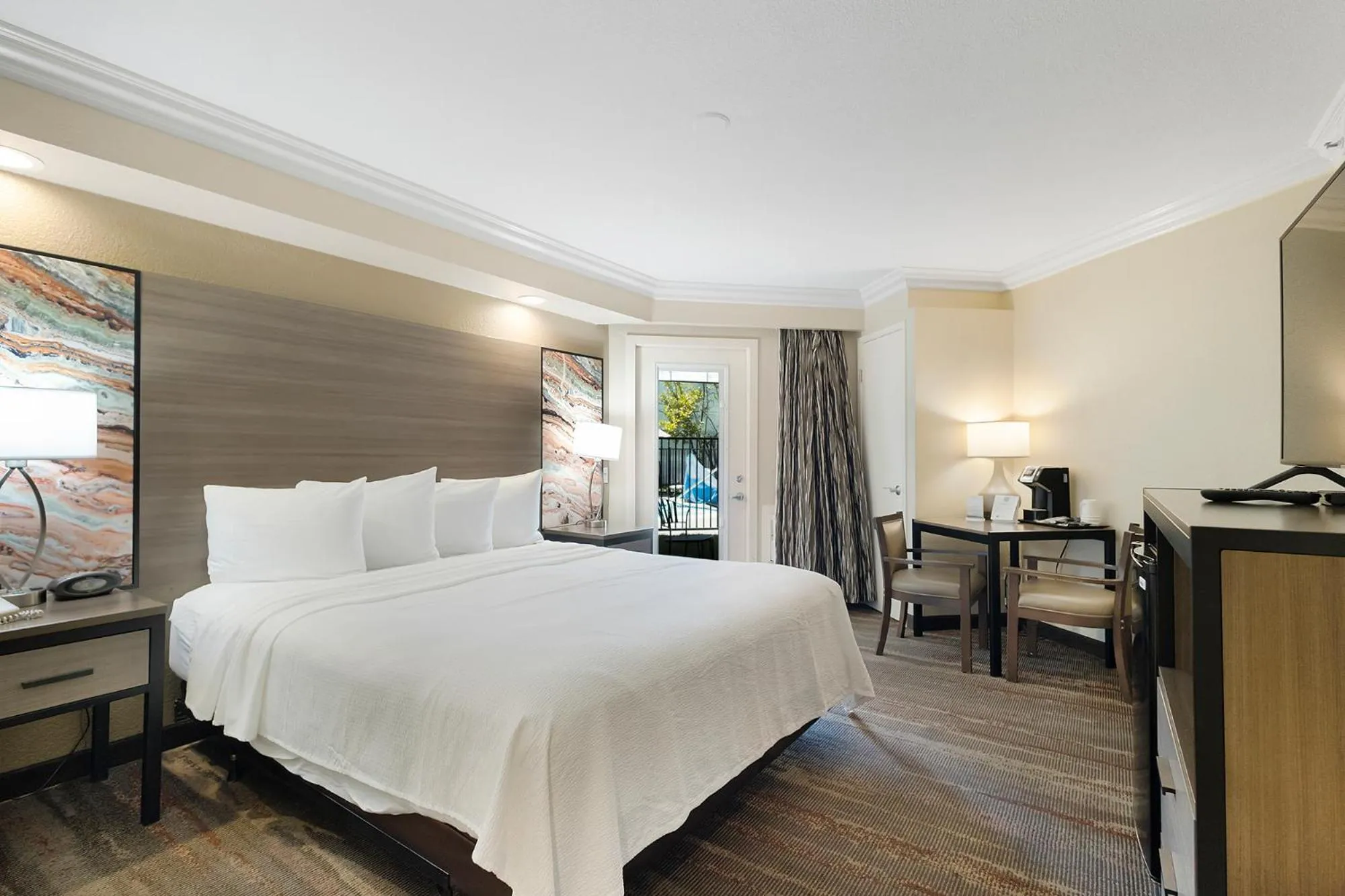 King Room with Roll-In Shower - Mobility Access in Best Western Plus Wine Country Inn & Suites