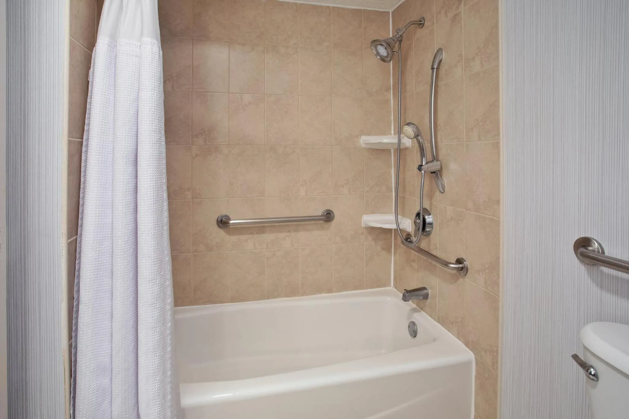 Queen Room with Two Queen Beds - Mobility Access Tub/Non-Smoking in Crowne Plaza Chicago-Northbrook, an IHG Hotel