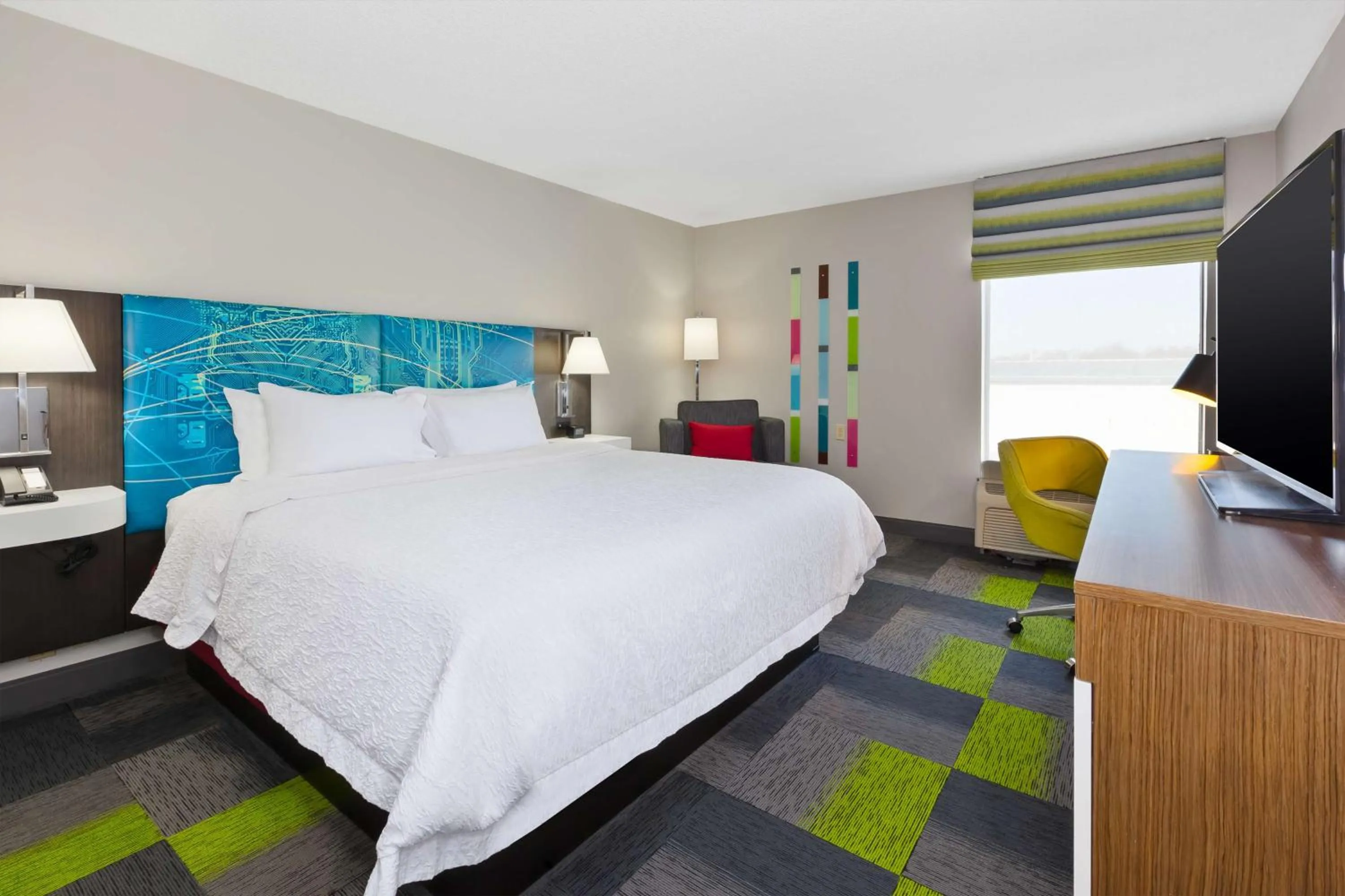 King Room with King Bed - Non-Smoking in Hampton Inn Marysville