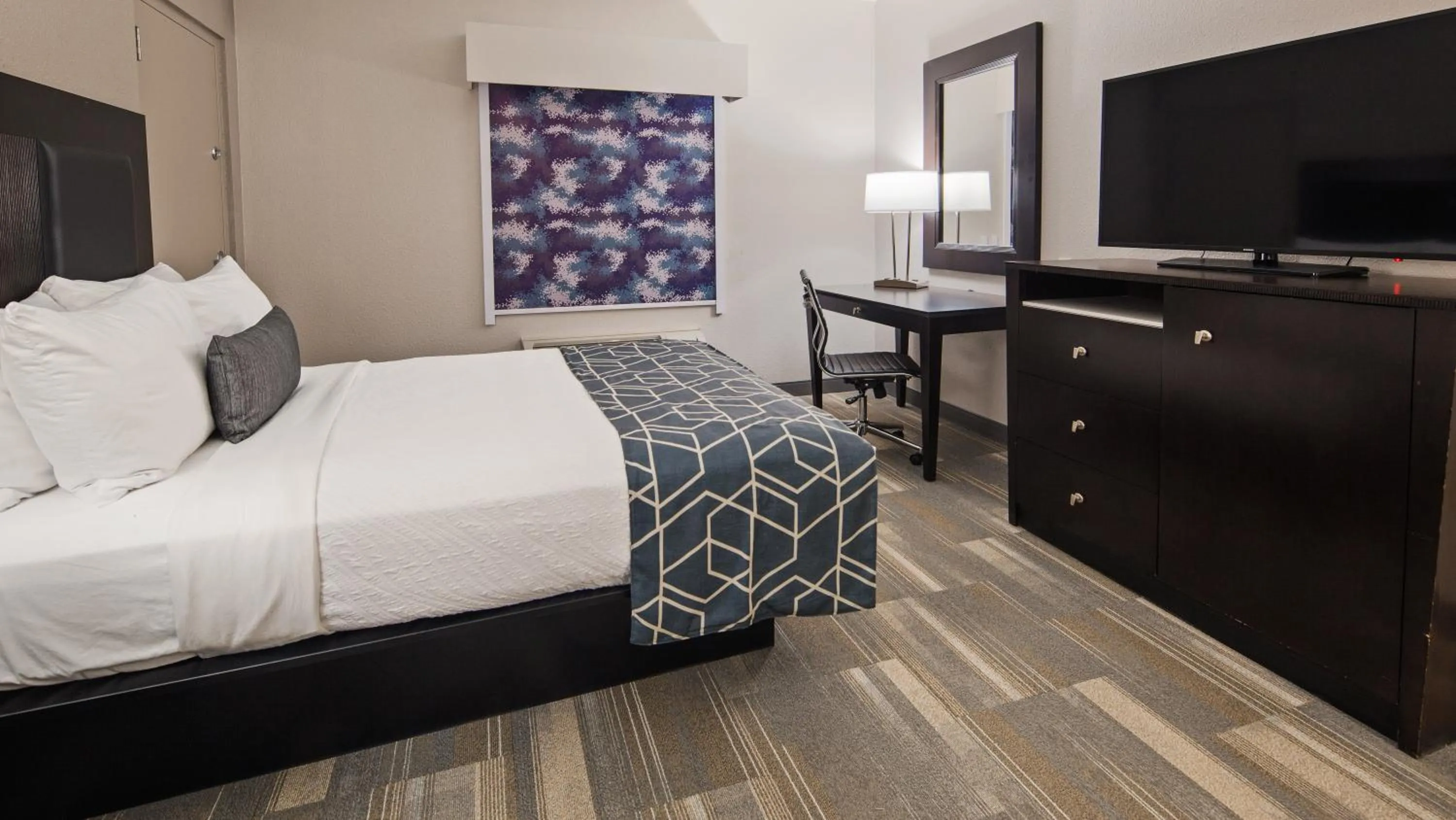 Queen Room with with Mobility Accessible Roll-In Shower in Best Western Plus Wilkes Barre-Scranton Airport Hotel
