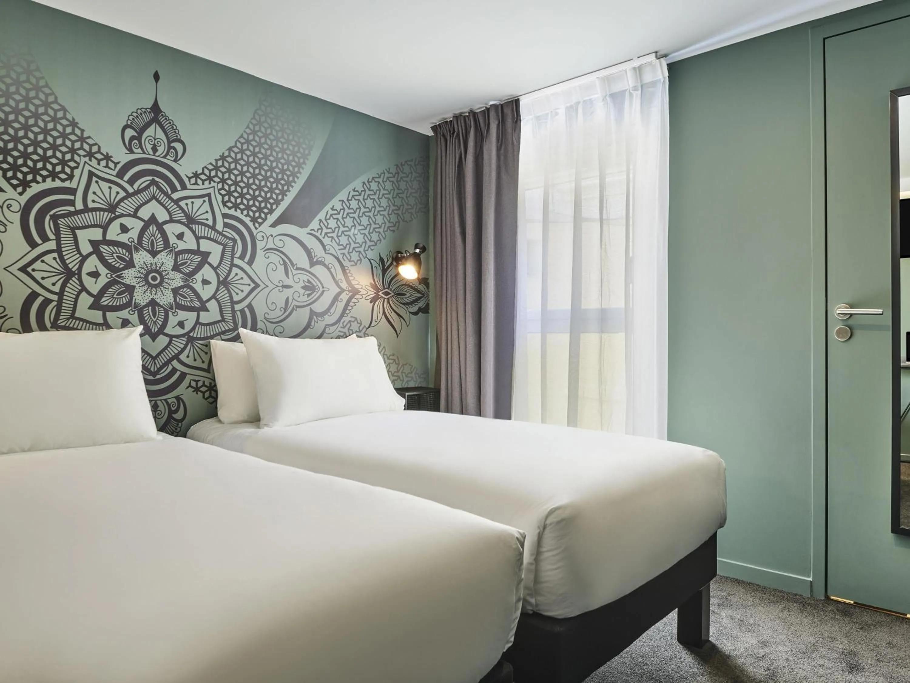 Standard Twin Room in Ibis Styles Paris Gare de l'Est Magenta