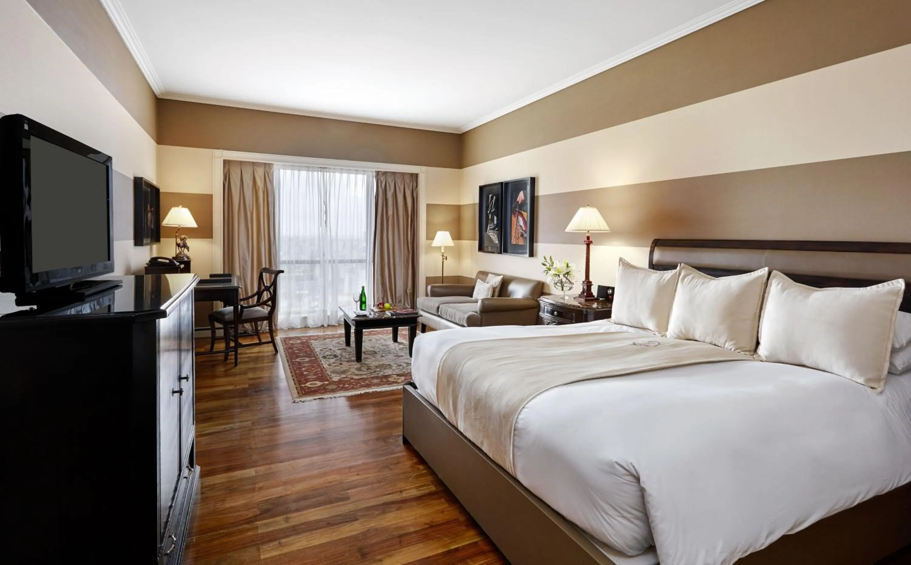 Club King Room with Living Area in InterContinental Buenos Aires by IHG