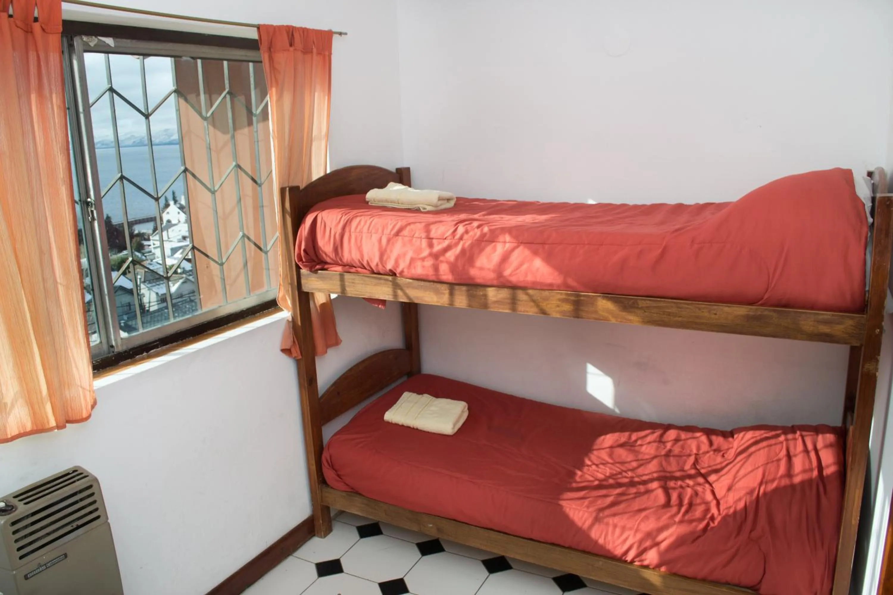 Twin Room with Shared Bathroom in Hostel Inn Bariloche