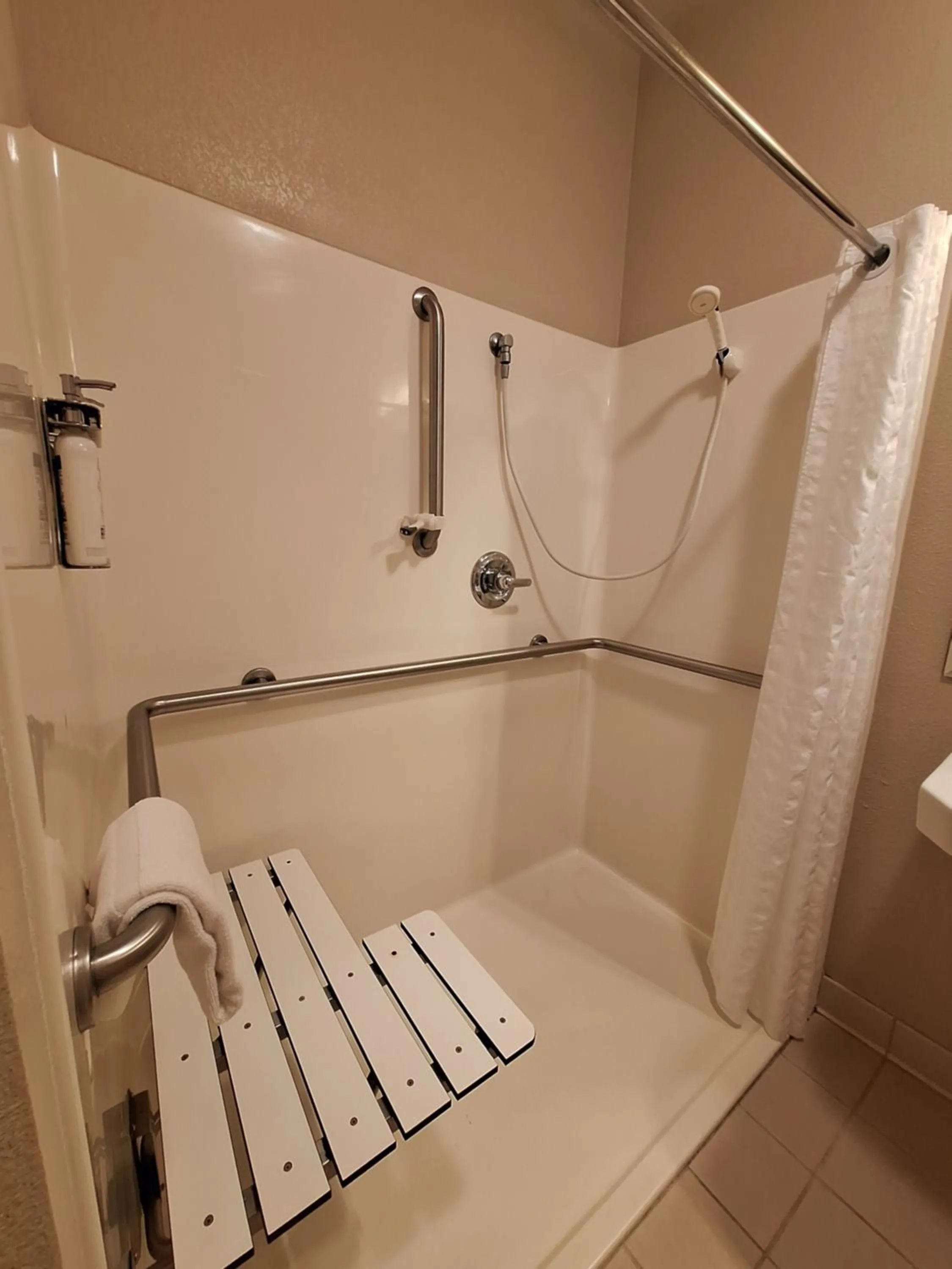 Queen Studio - Disability Access Tub in Candlewood Suites Junction City - Ft. Riley by IHG