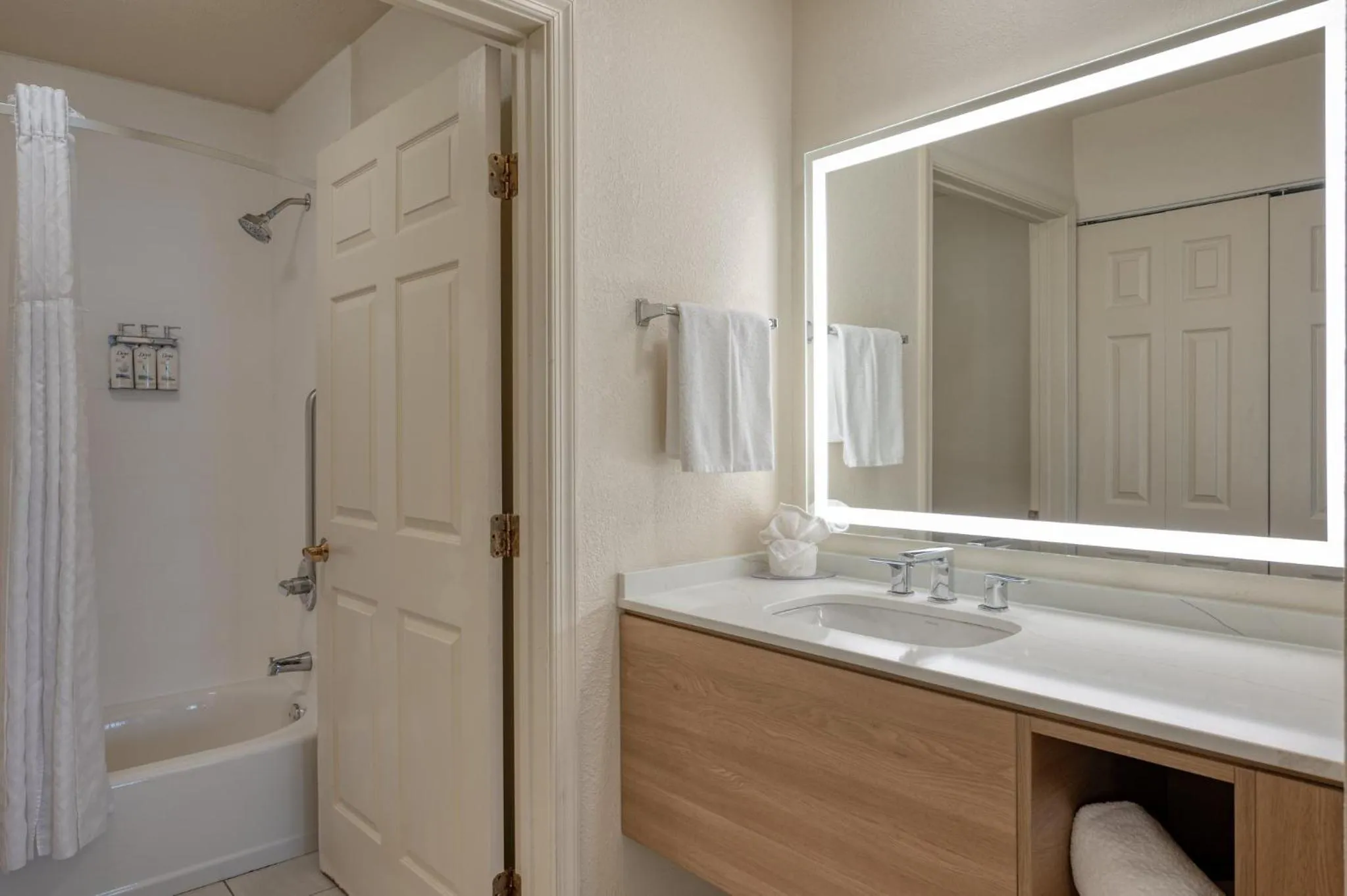 One-Bedroom King Suite in Staybridge Suites Allentown Airport Lehigh Valley by IHG