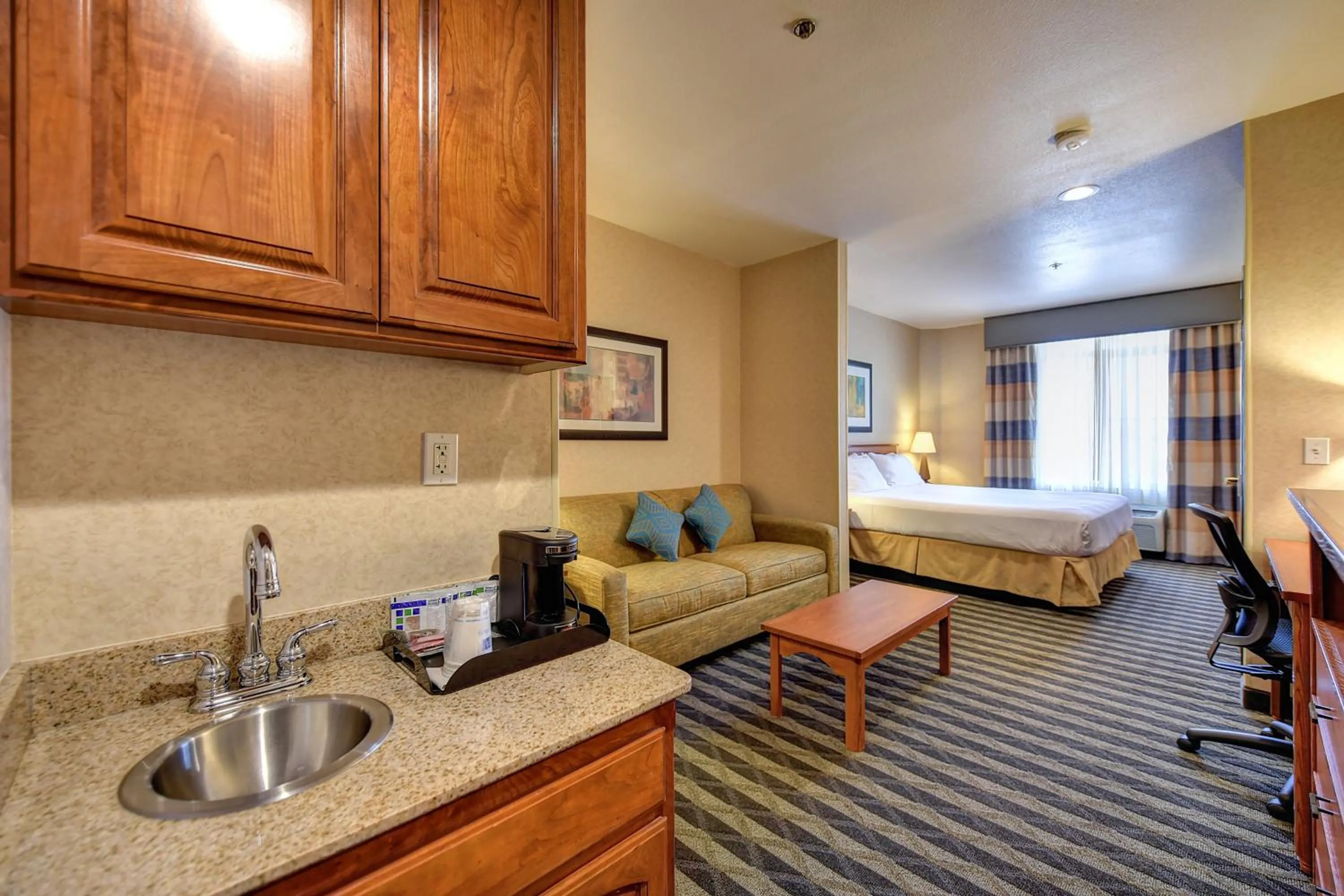King Suite with Sofa Bed in Holiday Inn Express Hotel & Suites Manteca by IHG