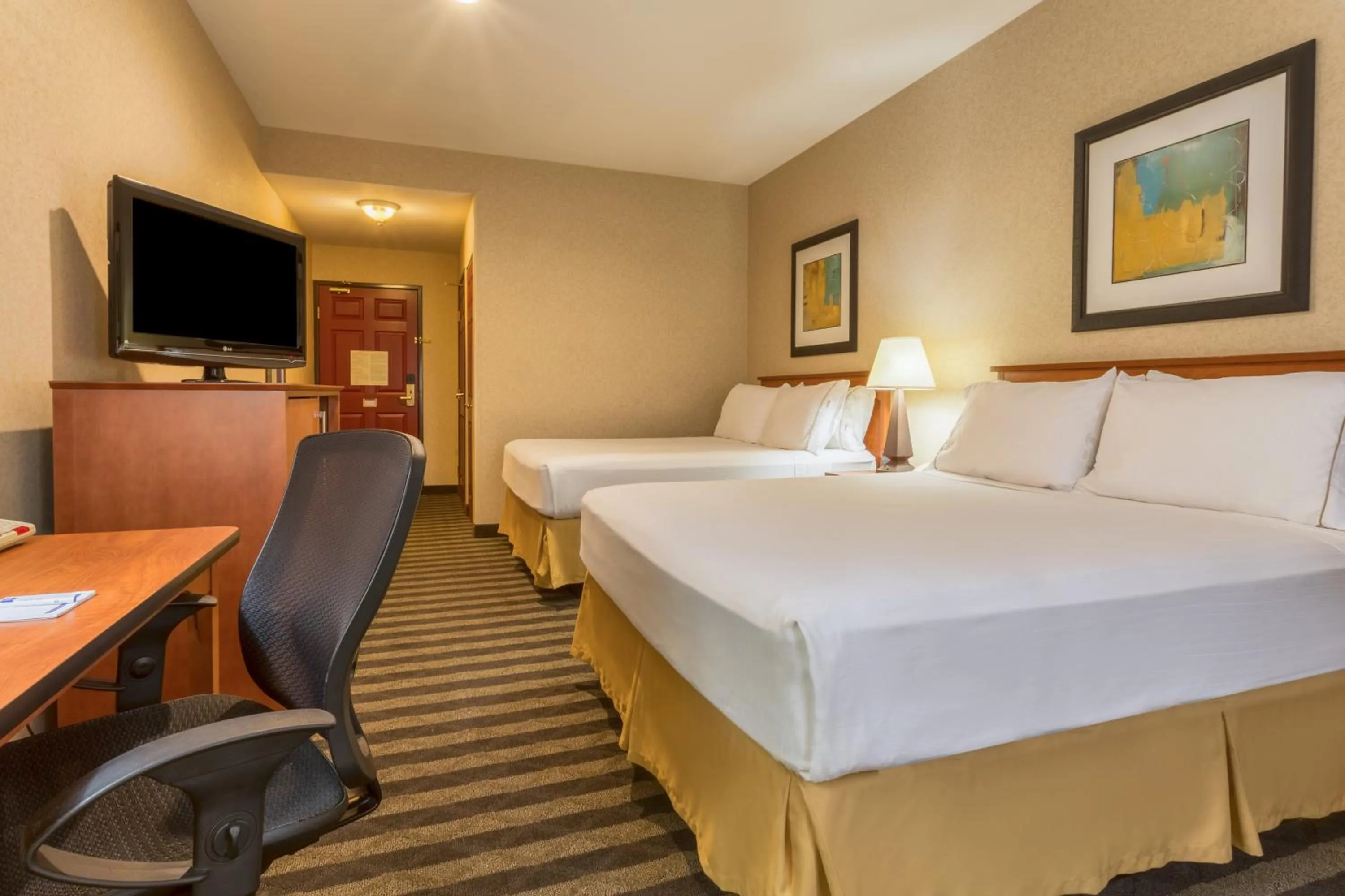 Standard Queen Room with Two Queen Beds in Holiday Inn Express Hotel & Suites Manteca by IHG