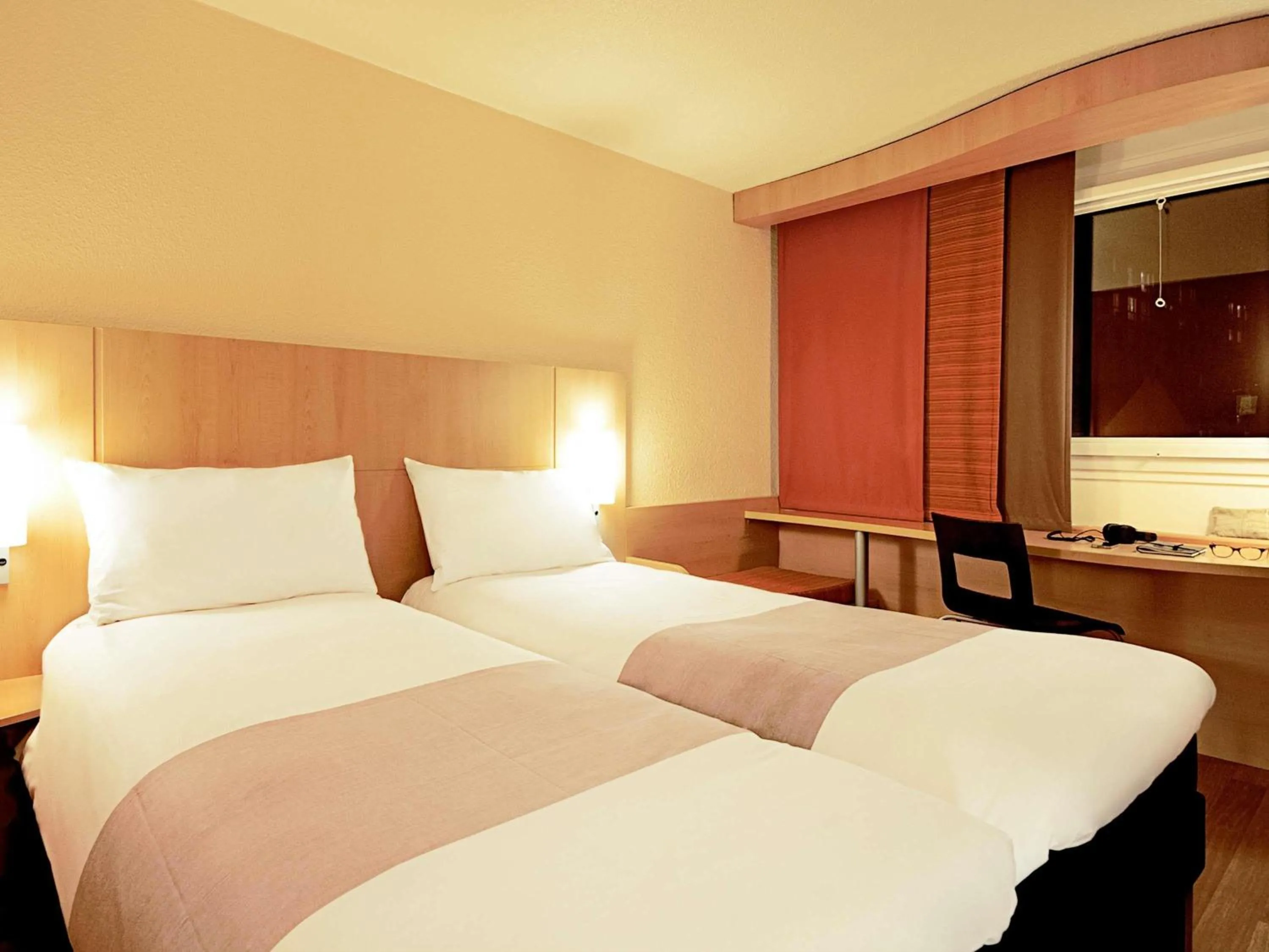 Standard Twin Room in Ibis Warszawa Ostrobramska