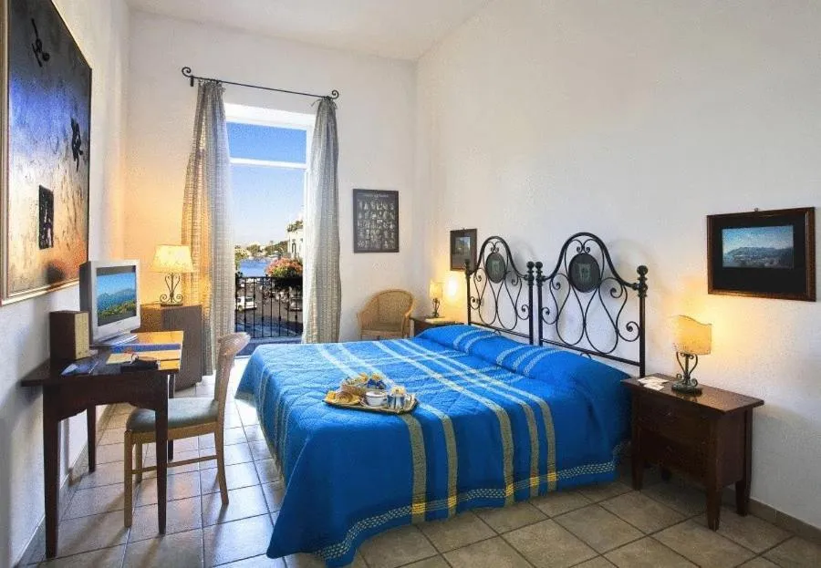 Classic Double Room with Harbor View in Hotel Villa Maria Ischia Porto