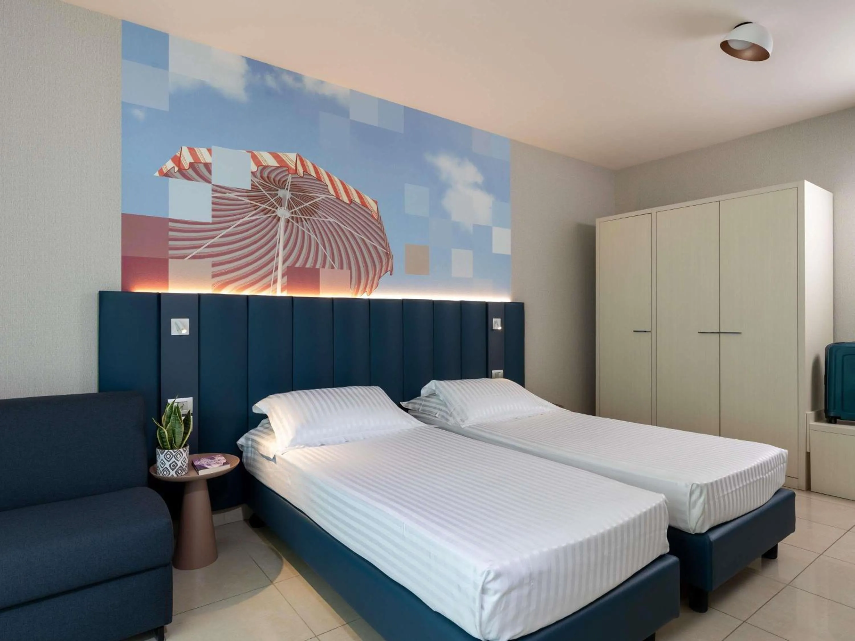 Superior Twin Room with Balcony and Side Sea View in Mercure Hotel Rimini Artis